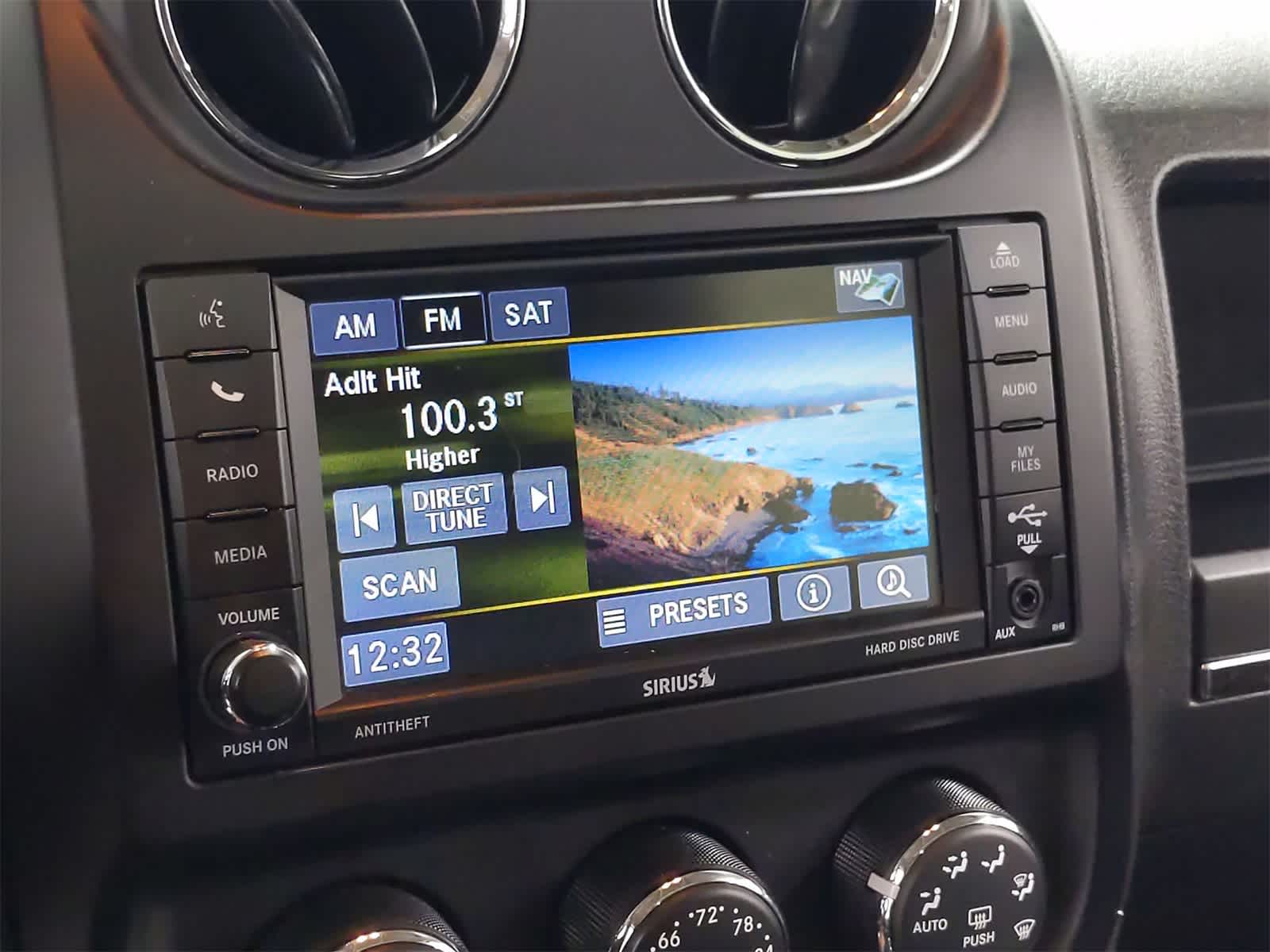 Thumbnail: 2014 Jeep Patriot - 29