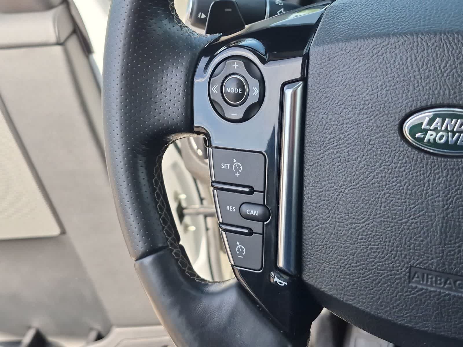 Thumbnail: 2016 Land Rover LR4 - 31