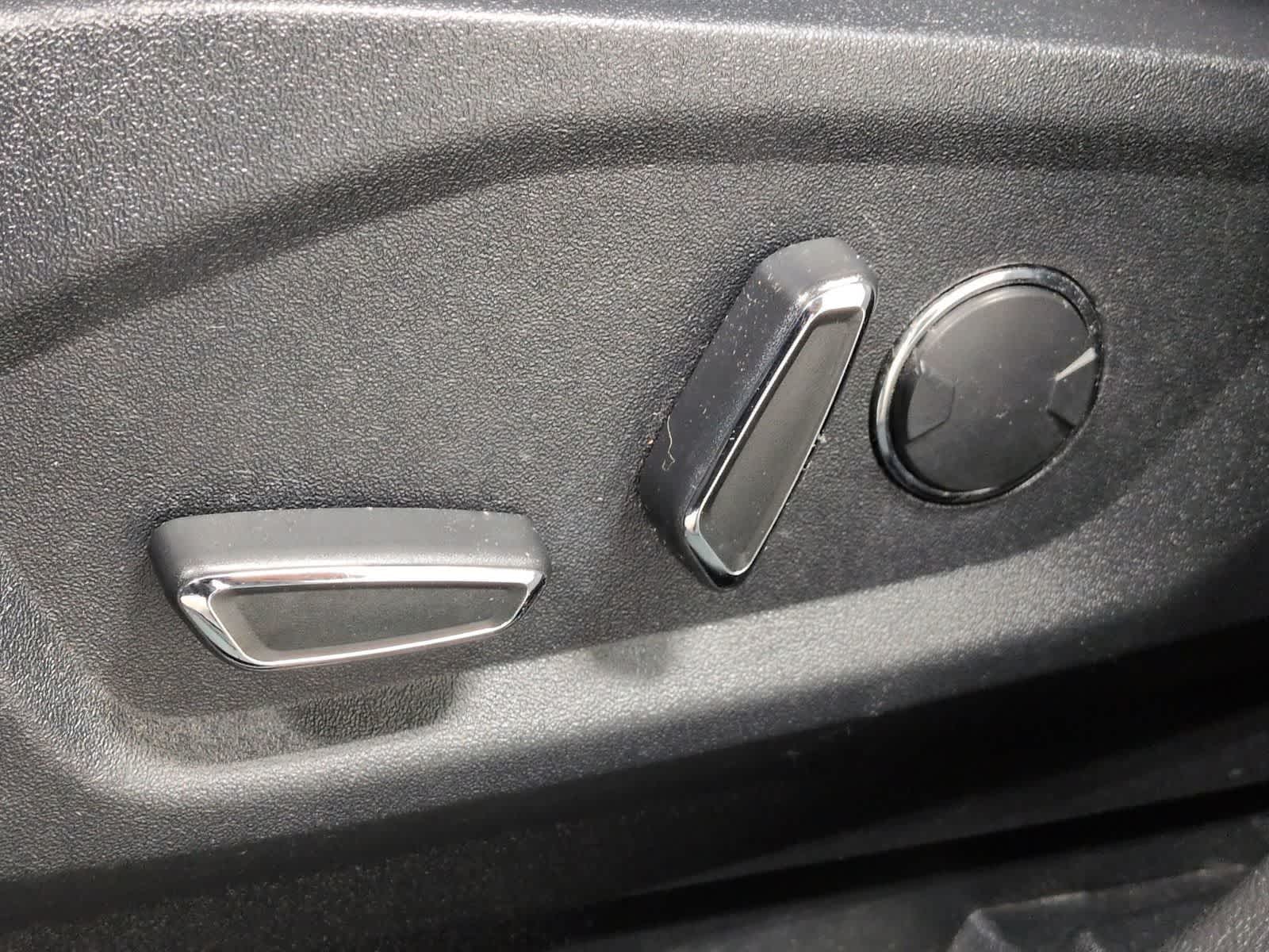 Thumbnail: 2017 Ford Edge - 18