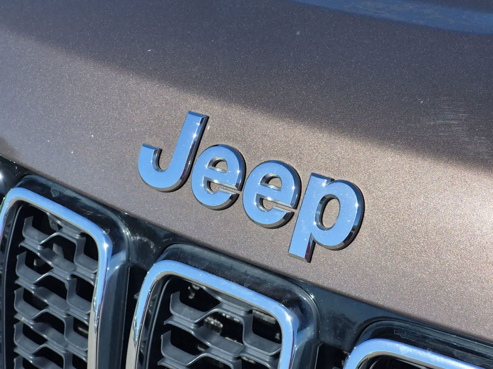Thumbnail: 2017 Jeep Grand Cherokee - 12