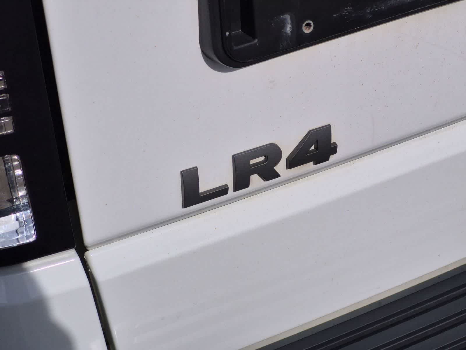 Thumbnail: 2016 Land Rover LR4 - 20