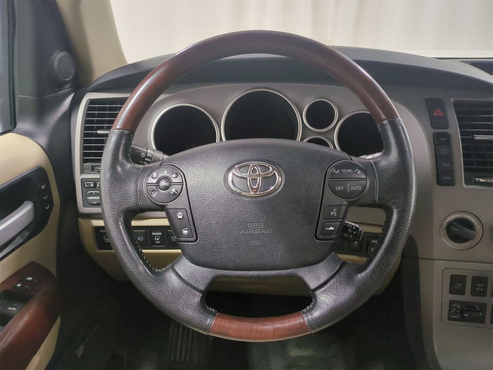 Thumbnail: 2013 Toyota Sequoia - 25