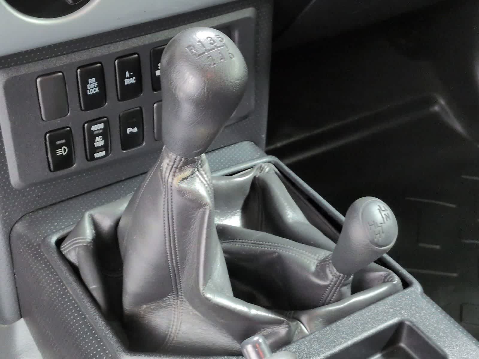 Thumbnail: 2008 Toyota FJ Cruiser - 28