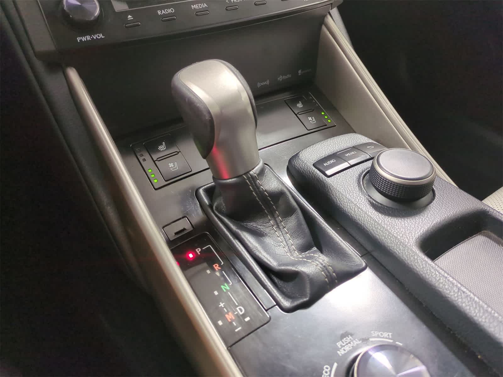 Thumbnail: 2014 Lexus IS - 33