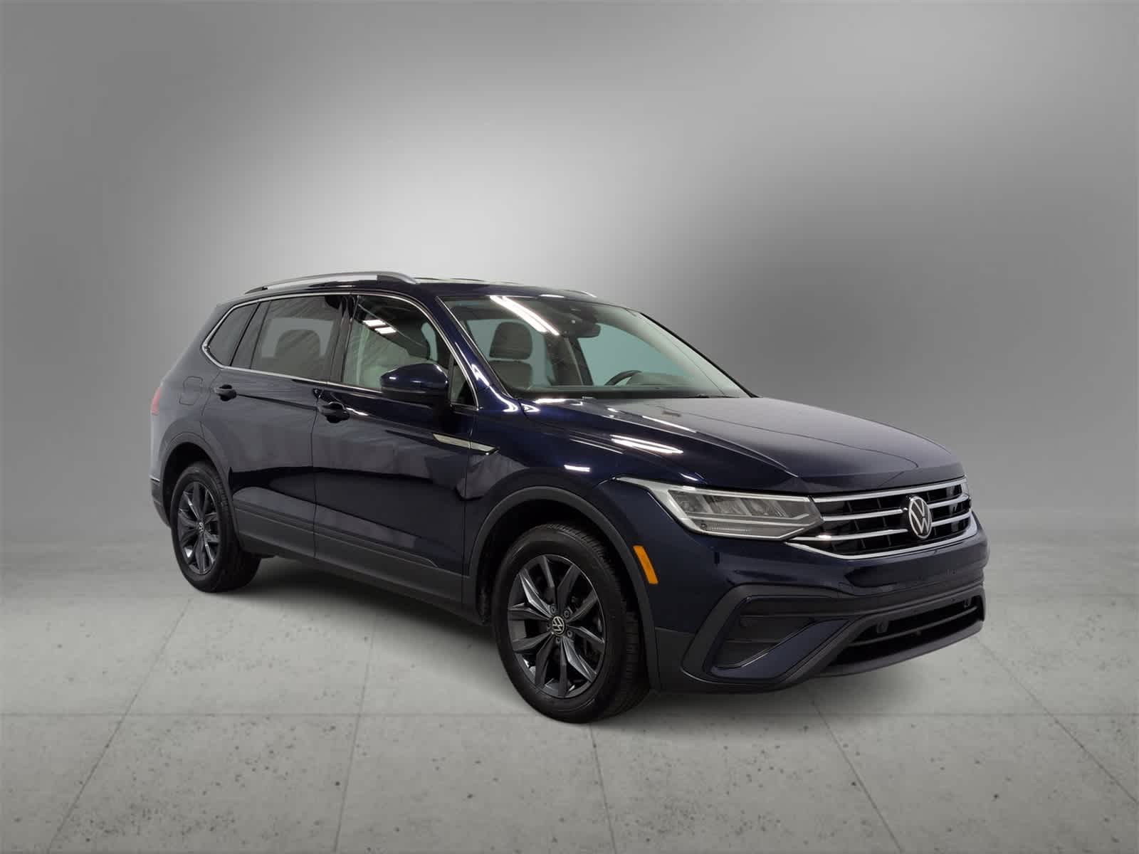 Thumbnail: 2022 Volkswagen Tiguan - 2
