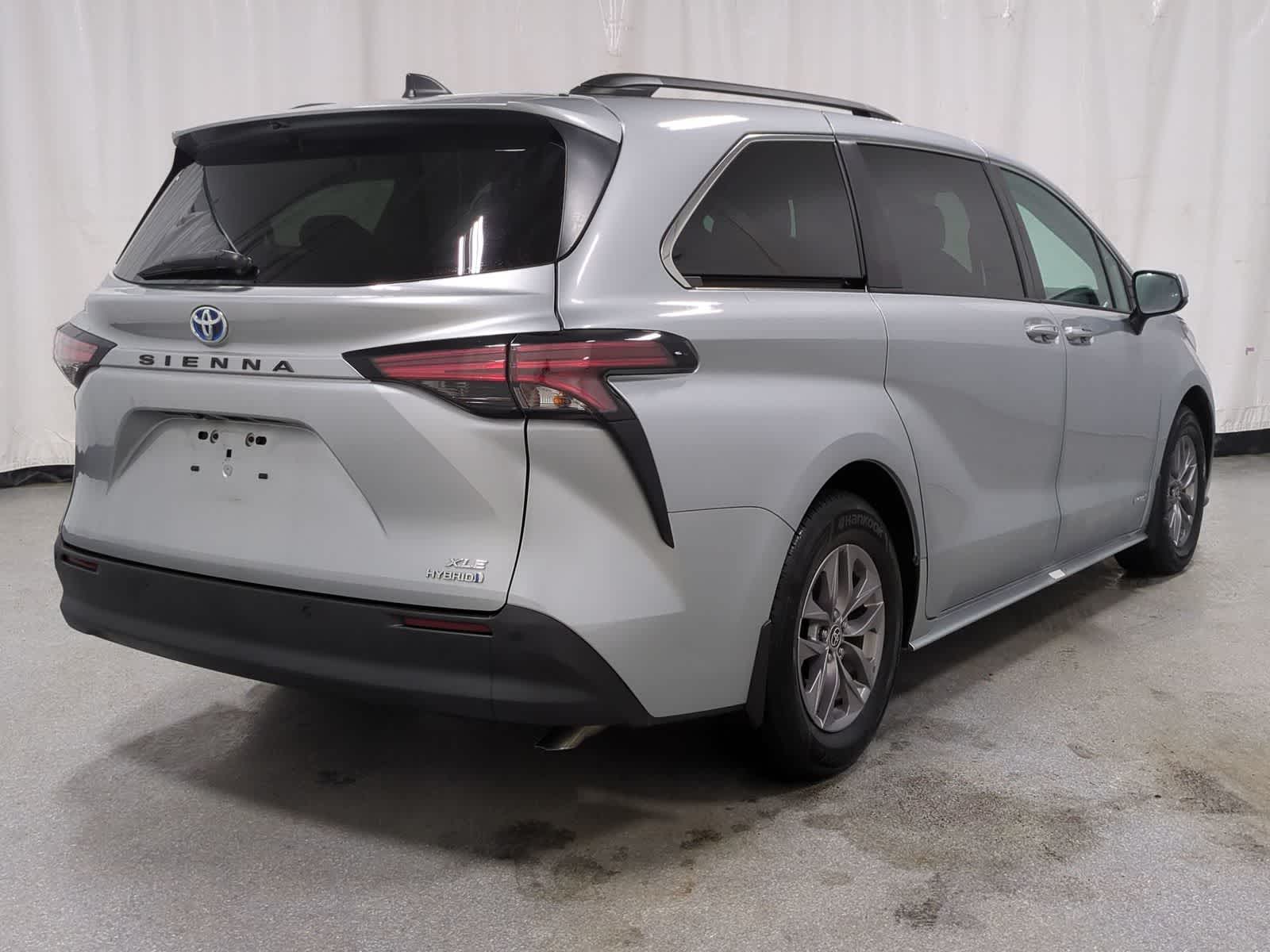 Thumbnail: 2021 Toyota Sienna - 14