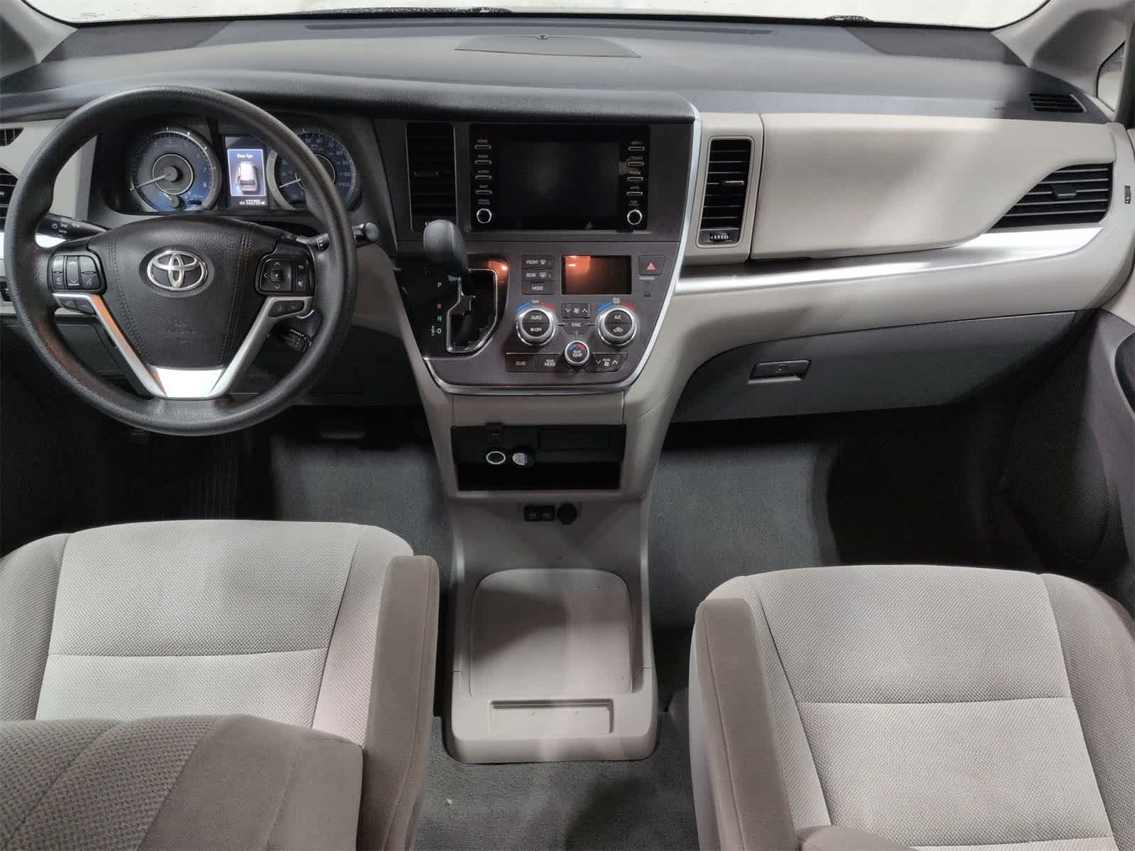 Thumbnail: 2019 Toyota Sienna - 16