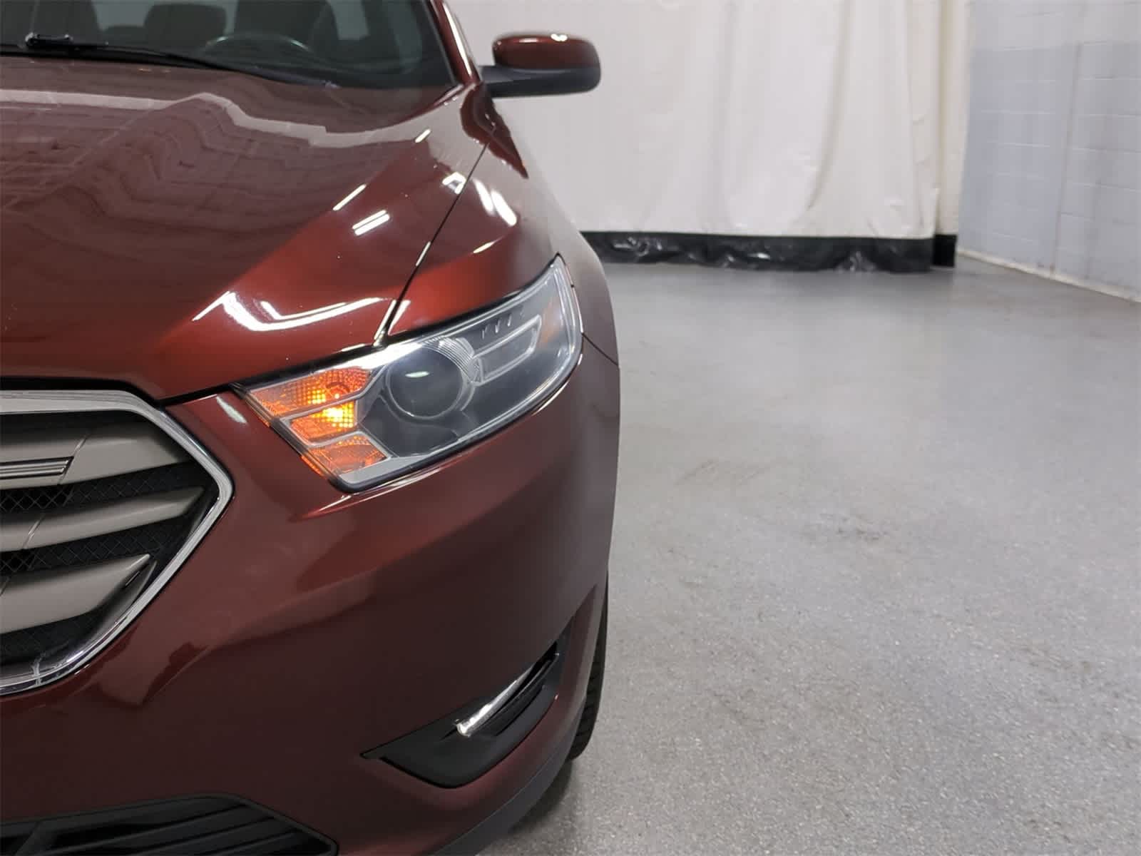 Thumbnail: 2016 Ford Taurus - 11