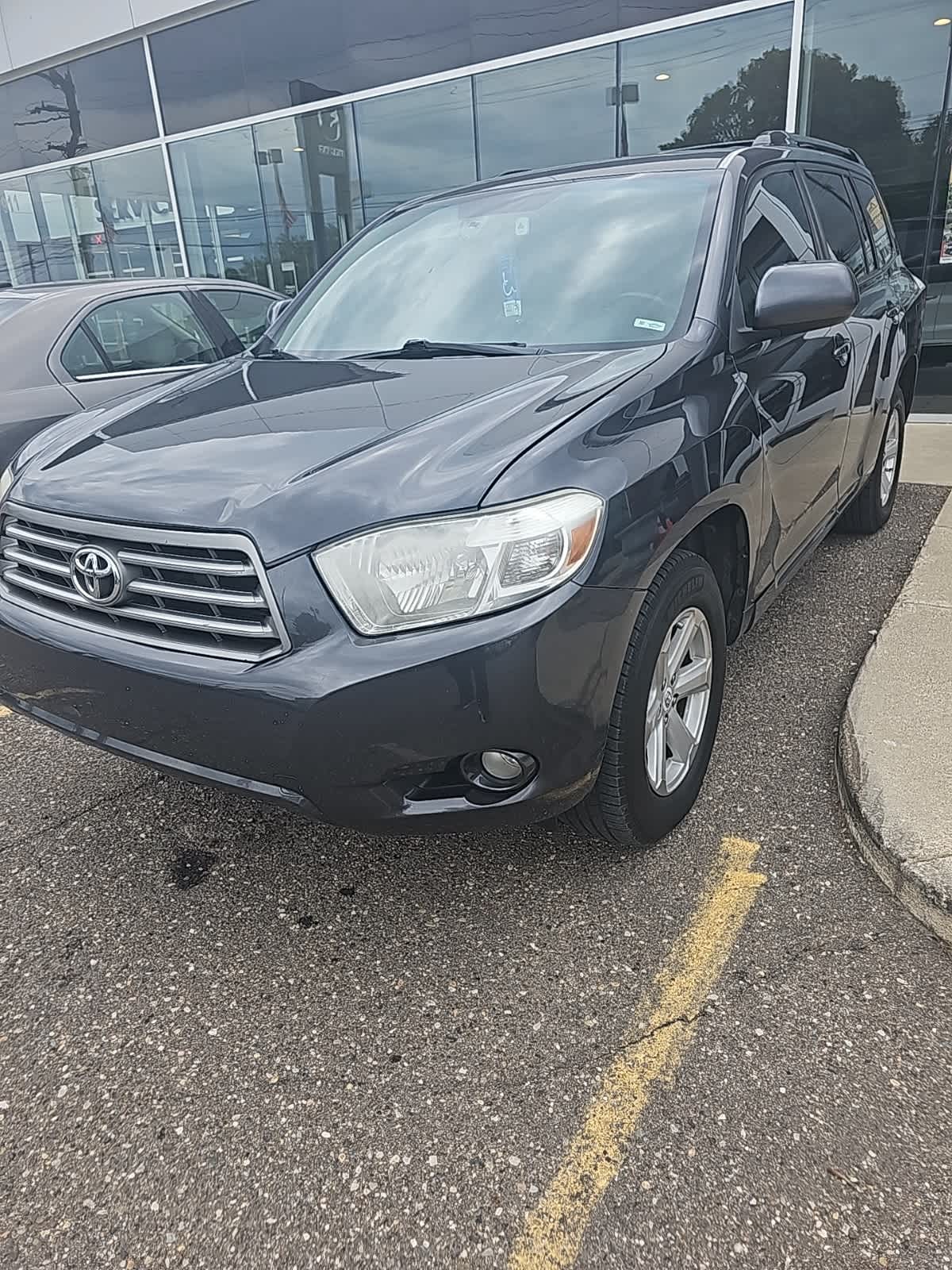 Thumbnail: 2010 Toyota Highlander - 3