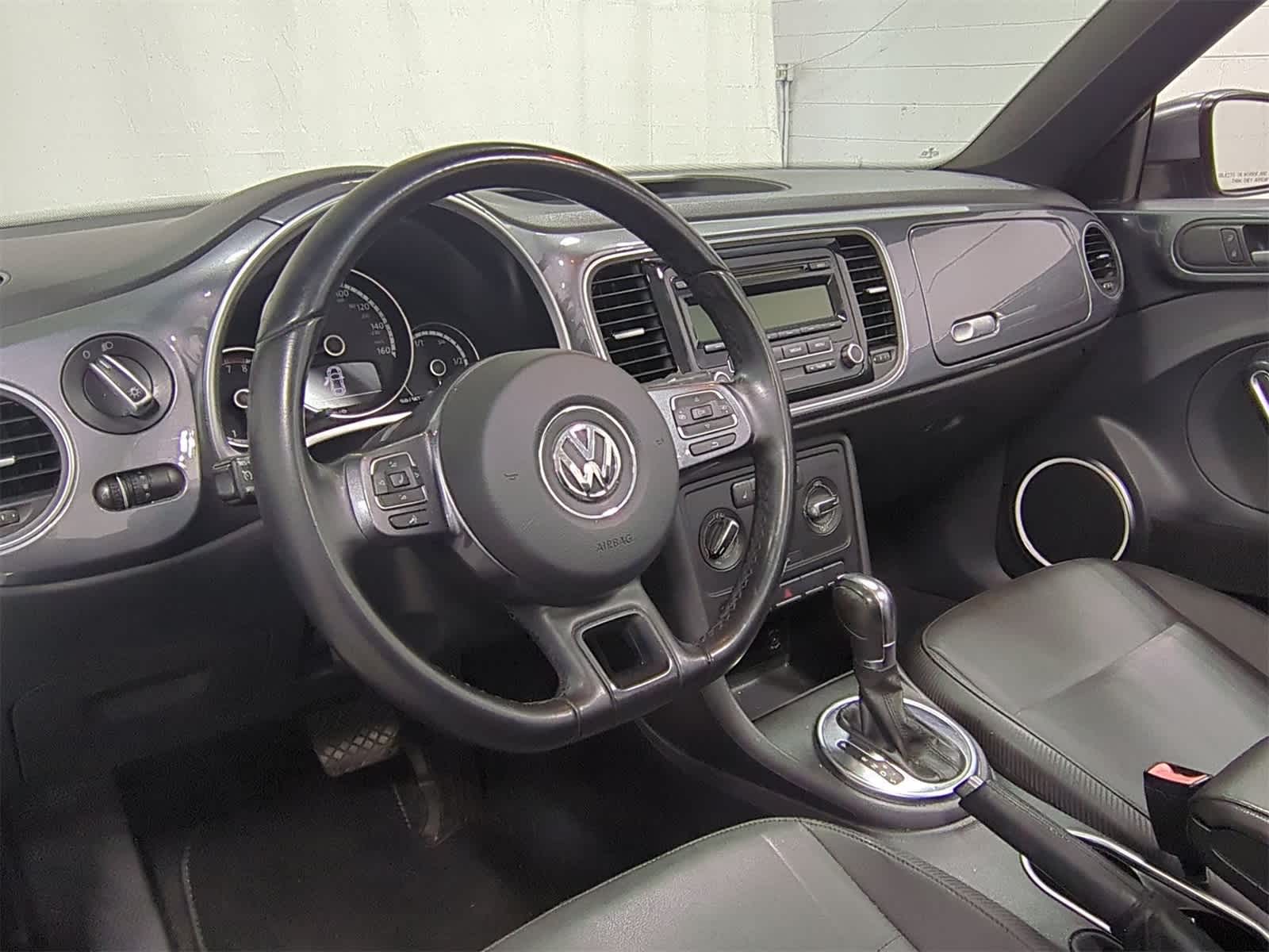 Thumbnail: 2014 Volkswagen Beetle - 9