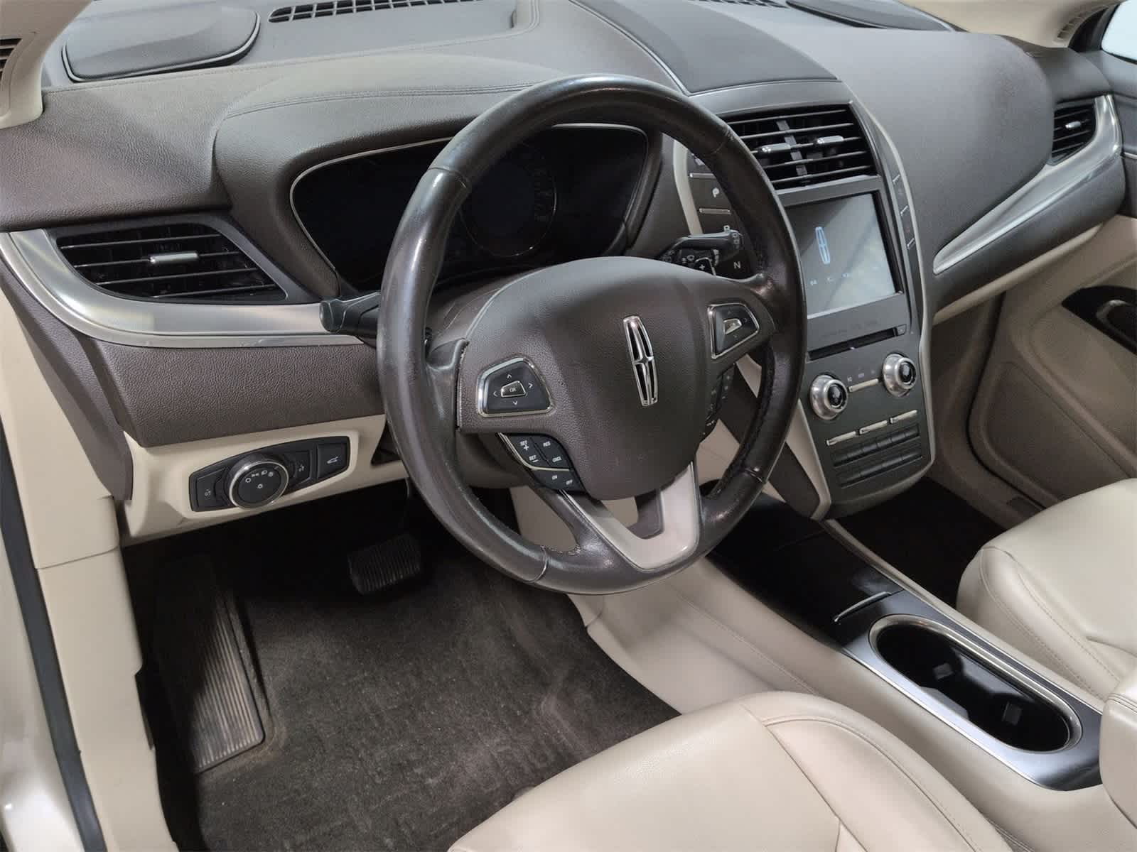 Thumbnail: 2017 Lincoln MKC - 10