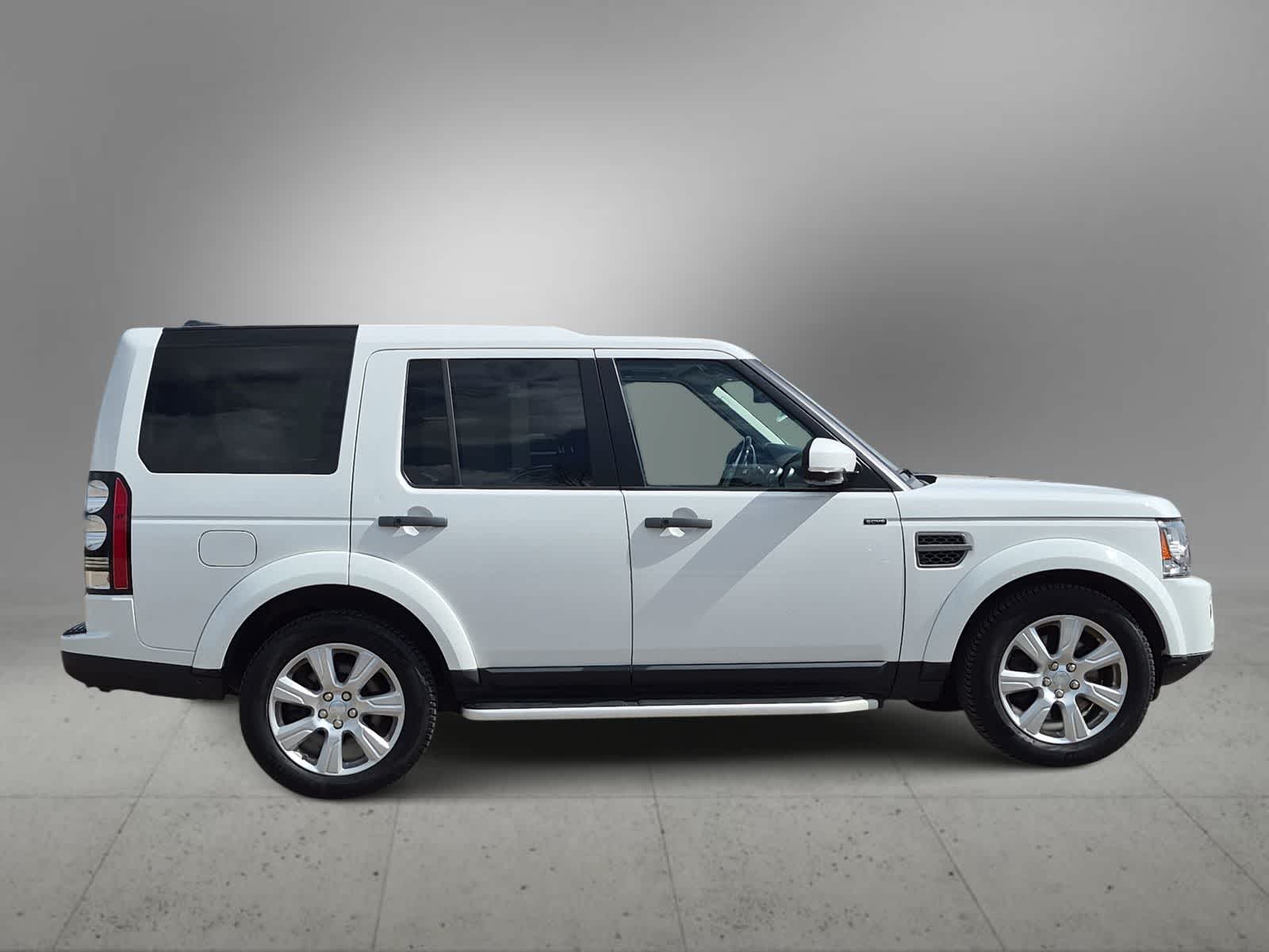 Thumbnail: 2016 Land Rover LR4 - 9