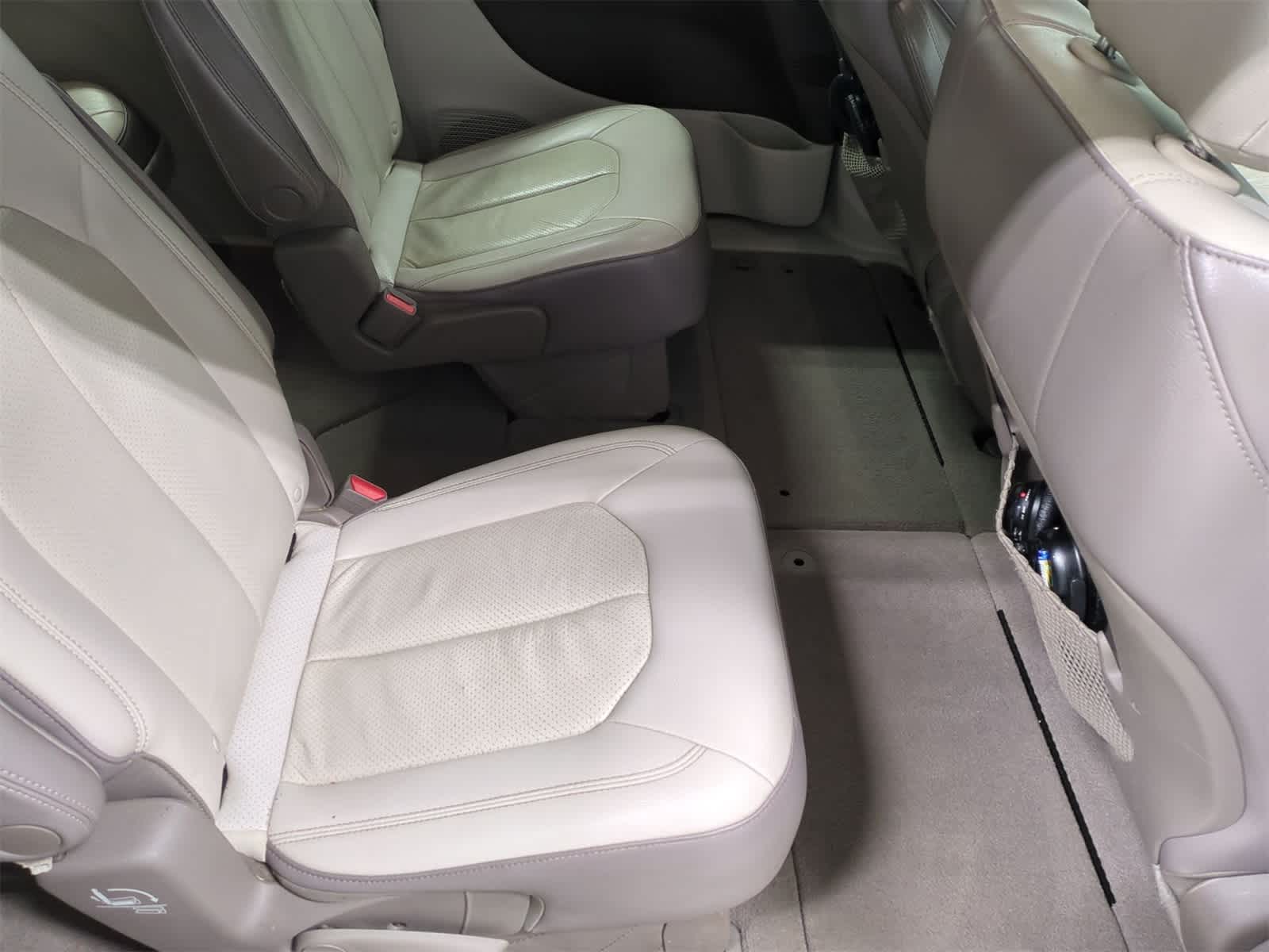 2018 Chrysler Pacifica Touring L 21