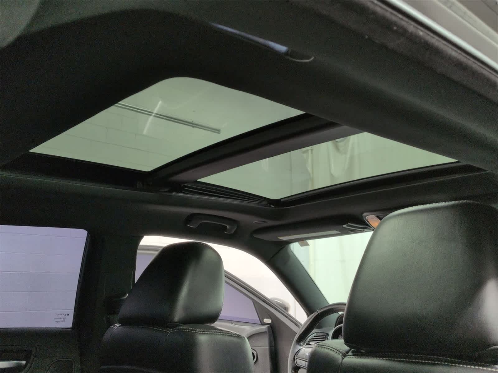 Thumbnail: 2022 Chrysler 300 - 23