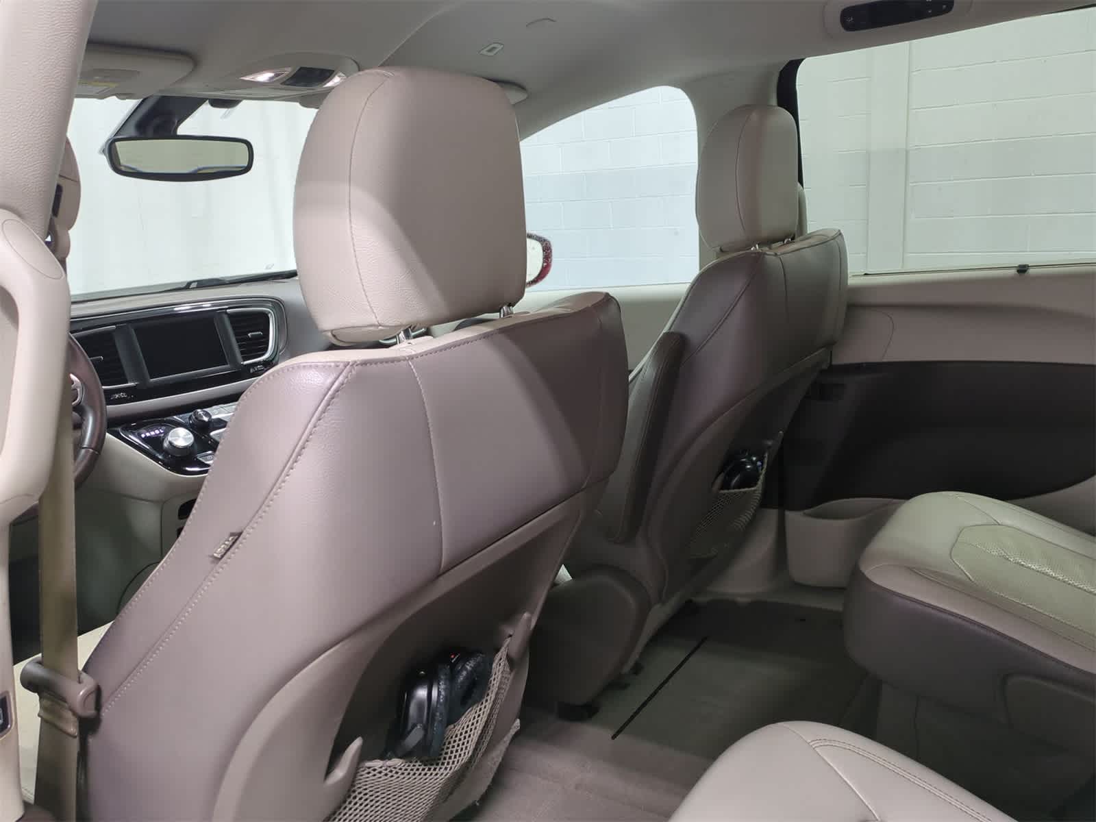 Thumbnail: 2018 Chrysler Pacifica - 9