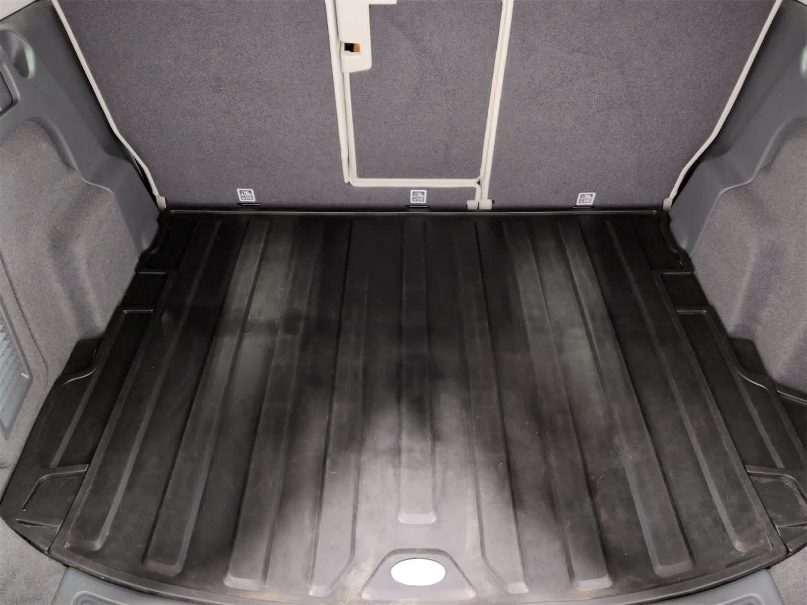 Thumbnail: 2018 Land Rover Discovery Sport - 36