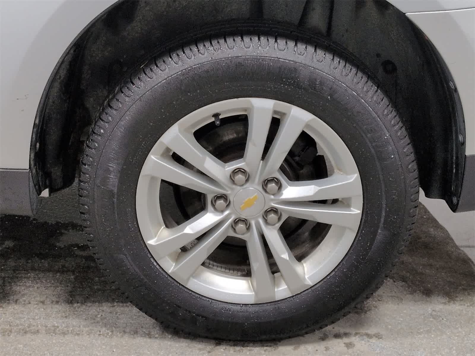 Thumbnail: 2010 Chevrolet Equinox - 14