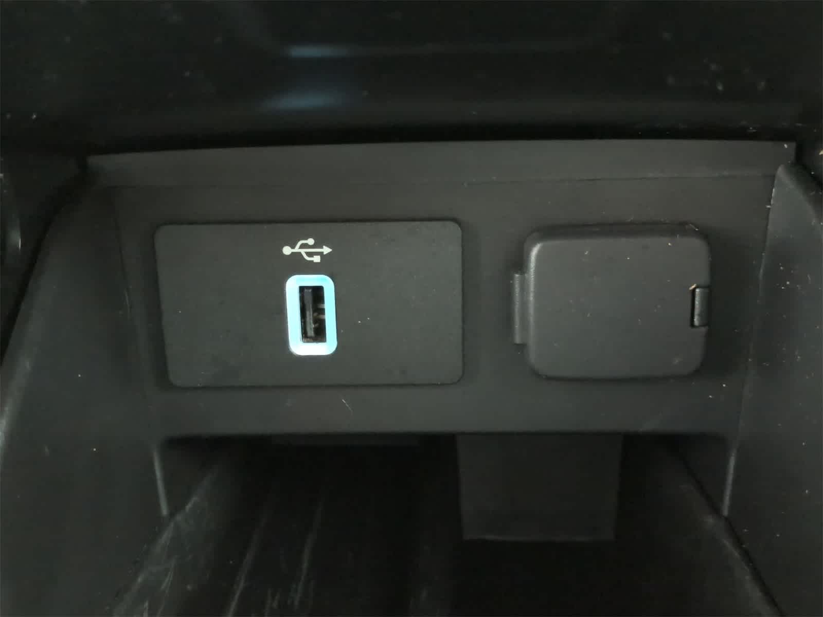 Thumbnail: 2018 Ford Explorer - 31