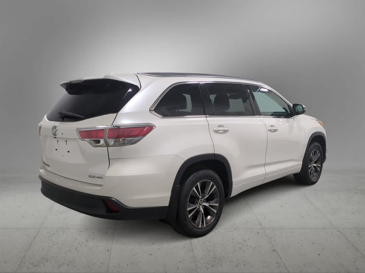 Thumbnail: 2016 Toyota Highlander - 8