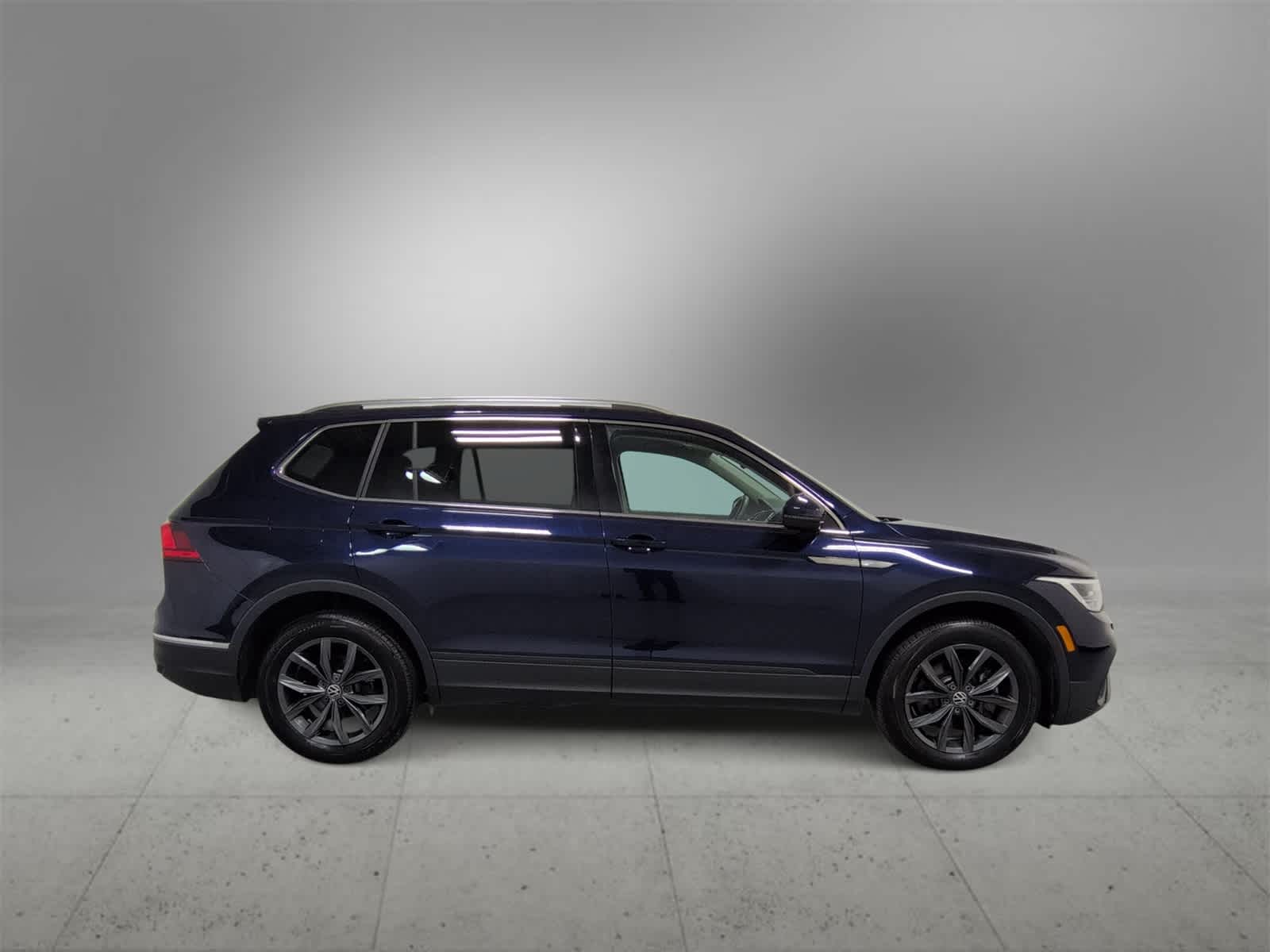Thumbnail: 2022 Volkswagen Tiguan - 9
