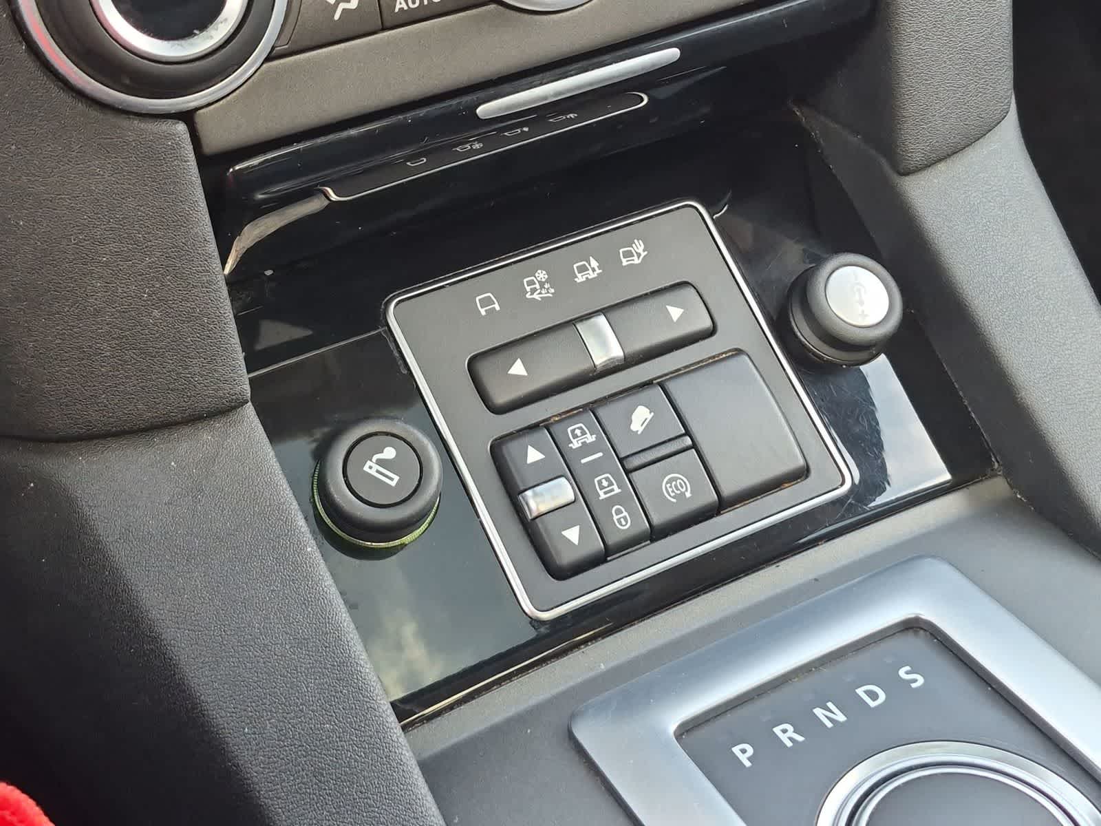 Thumbnail: 2016 Land Rover LR4 - 39