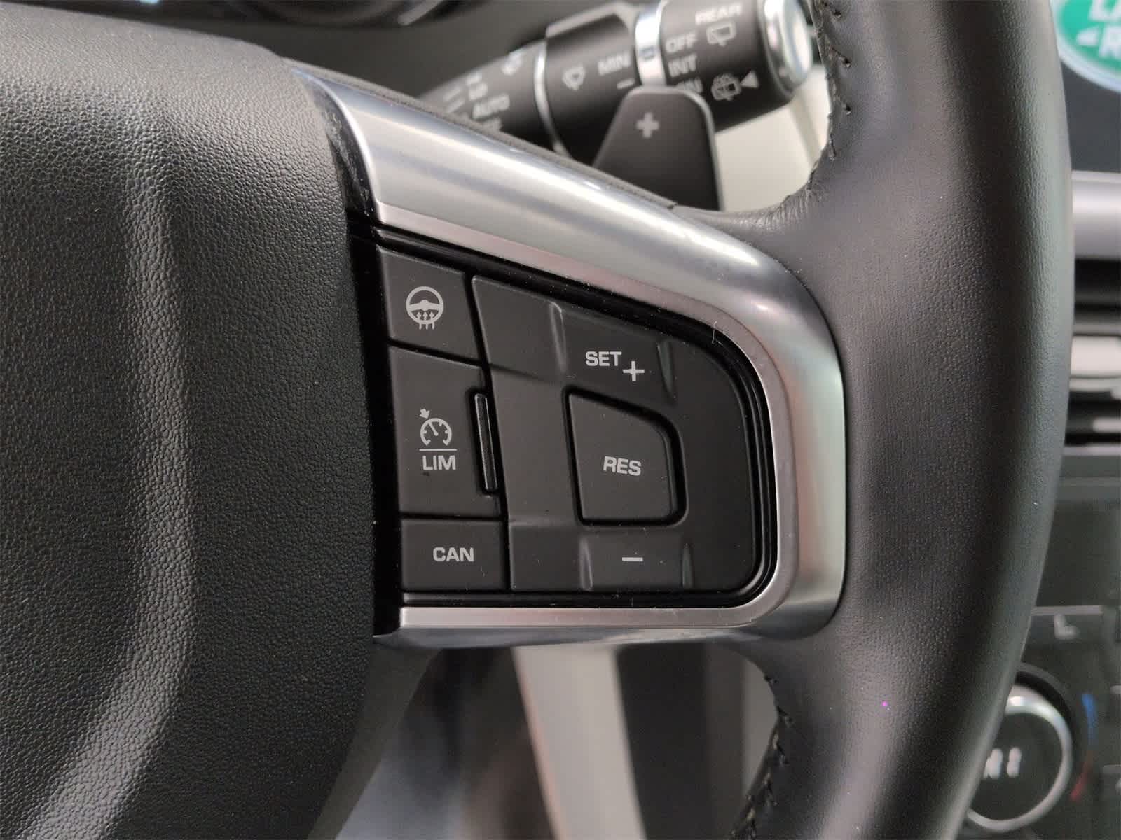 Thumbnail: 2018 Land Rover Discovery Sport - 27