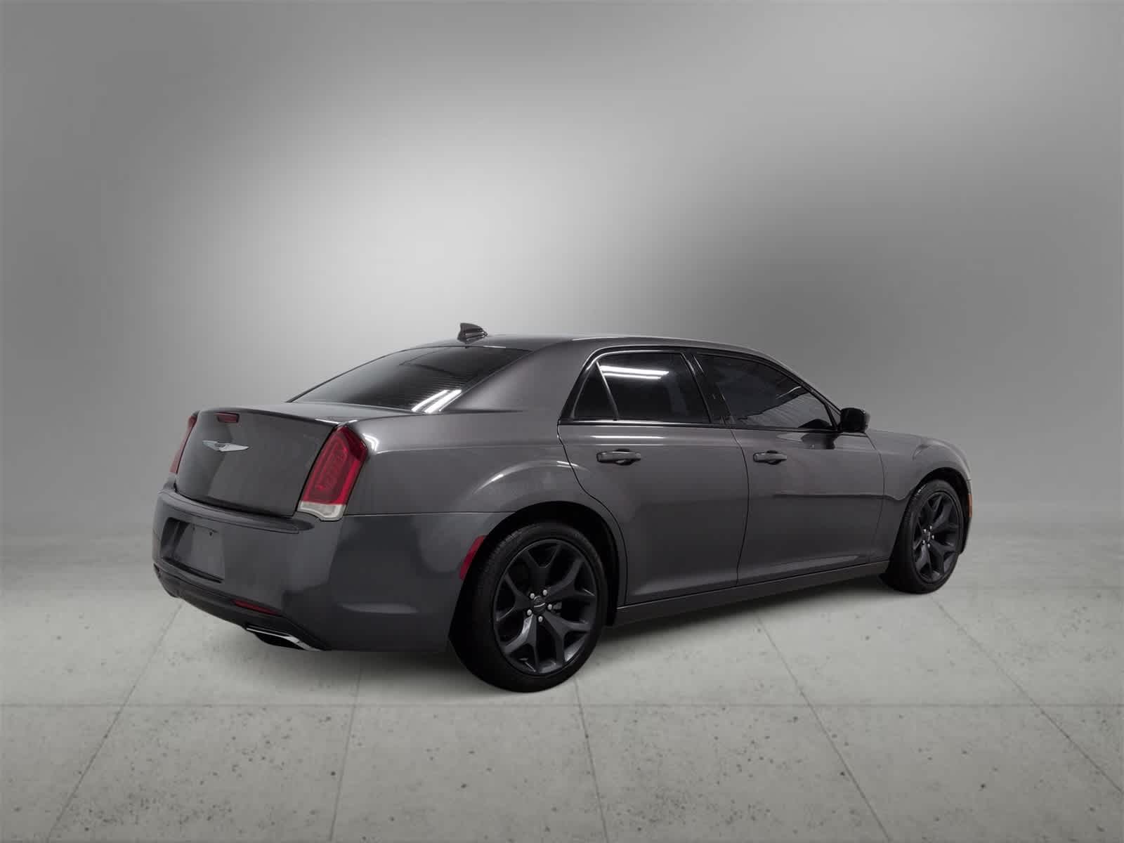 Thumbnail: 2022 Chrysler 300 - 8