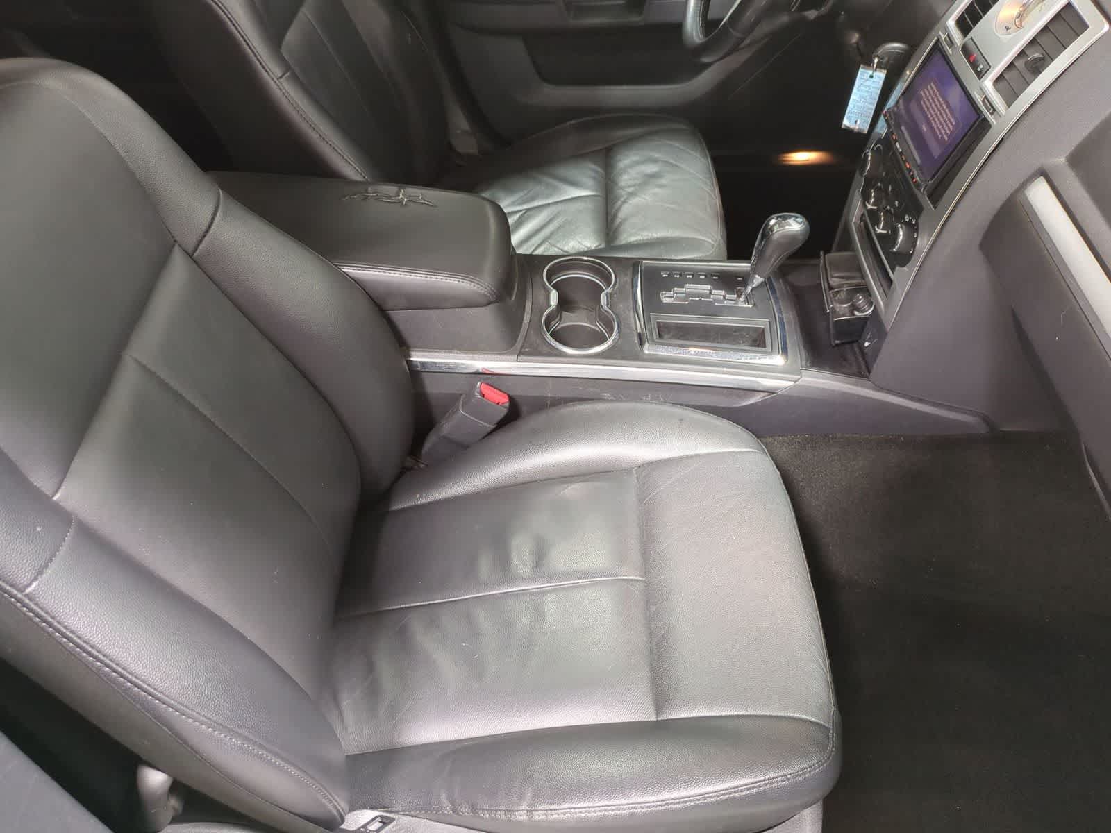 Thumbnail: 2010 Chrysler 300 - 24