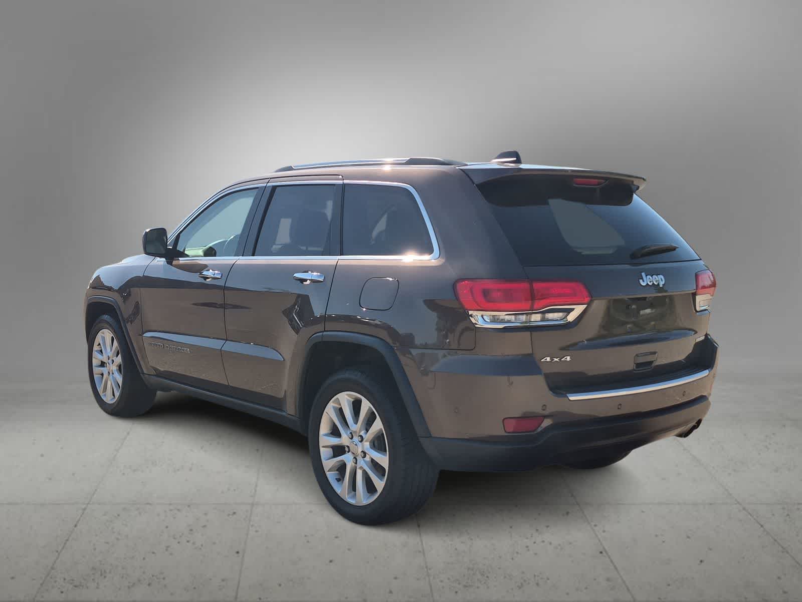 Thumbnail: 2017 Jeep Grand Cherokee - 6