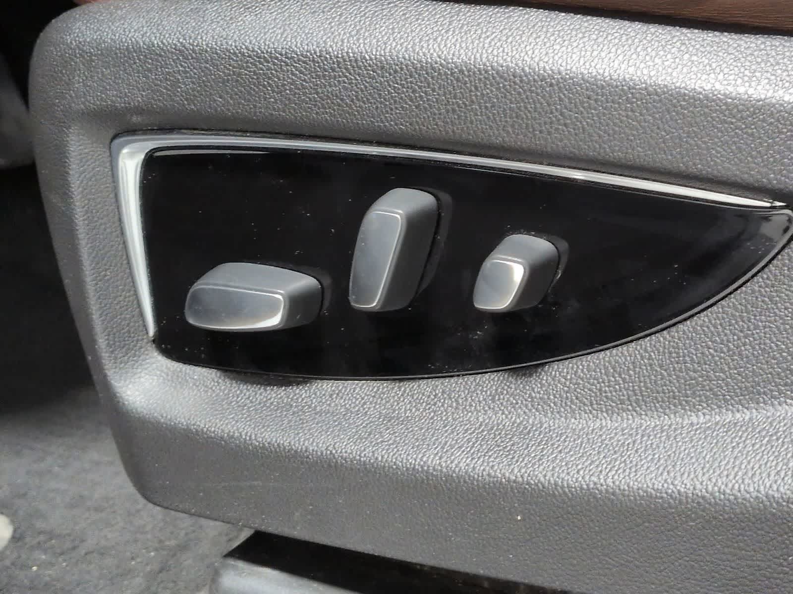 Thumbnail: 2018 Cadillac Escalade - 17