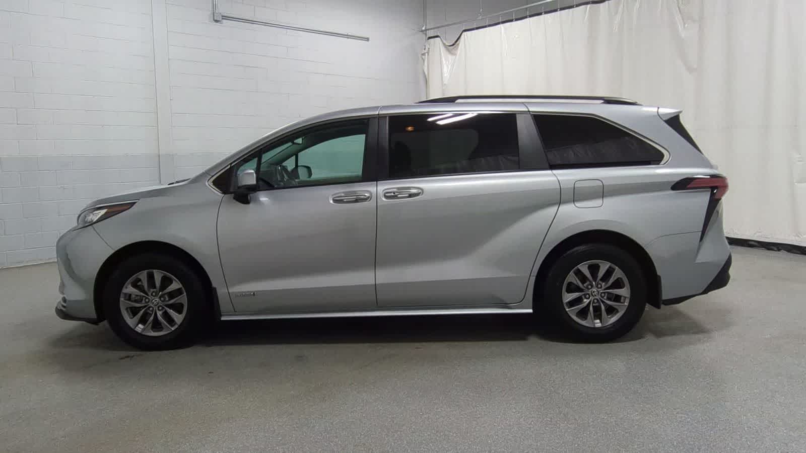 Thumbnail: 2021 Toyota Sienna - 5