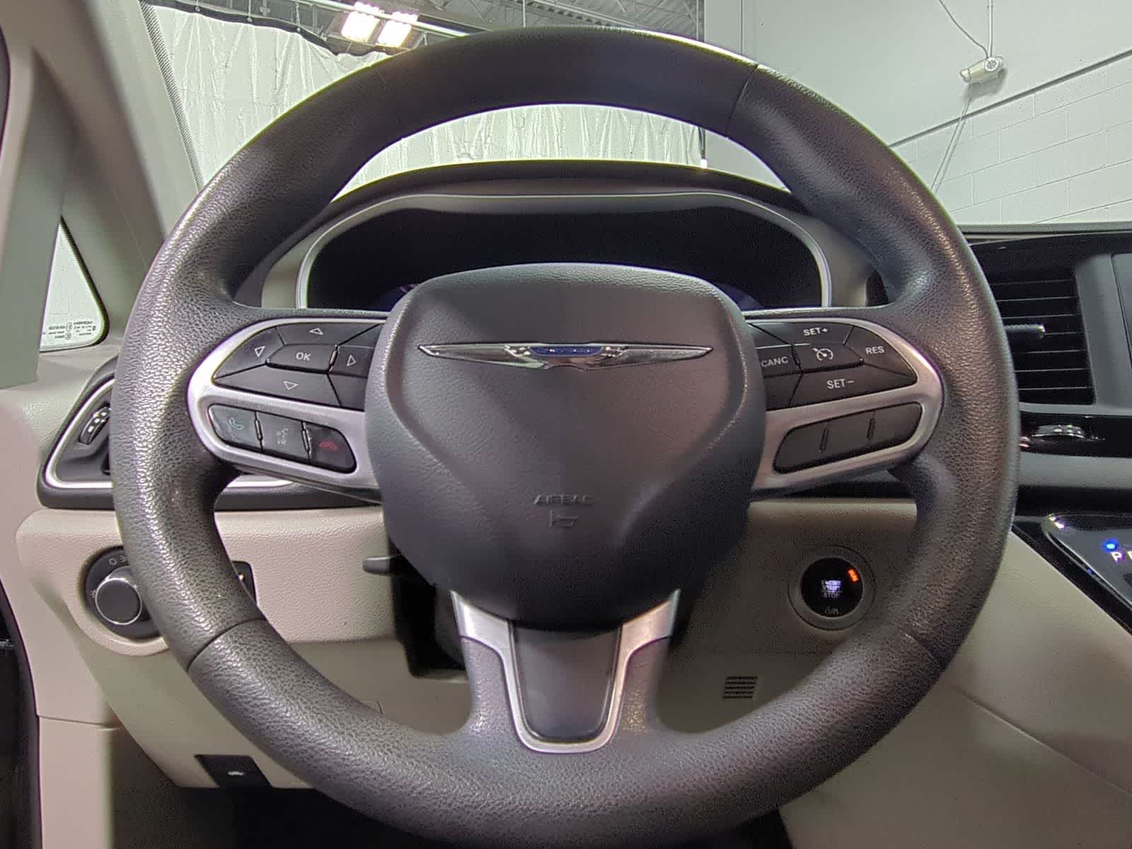 Thumbnail: 2017 Chrysler Pacifica - 22