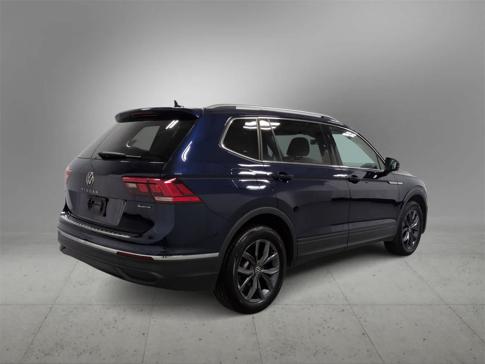 Thumbnail: 2022 Volkswagen Tiguan - 8