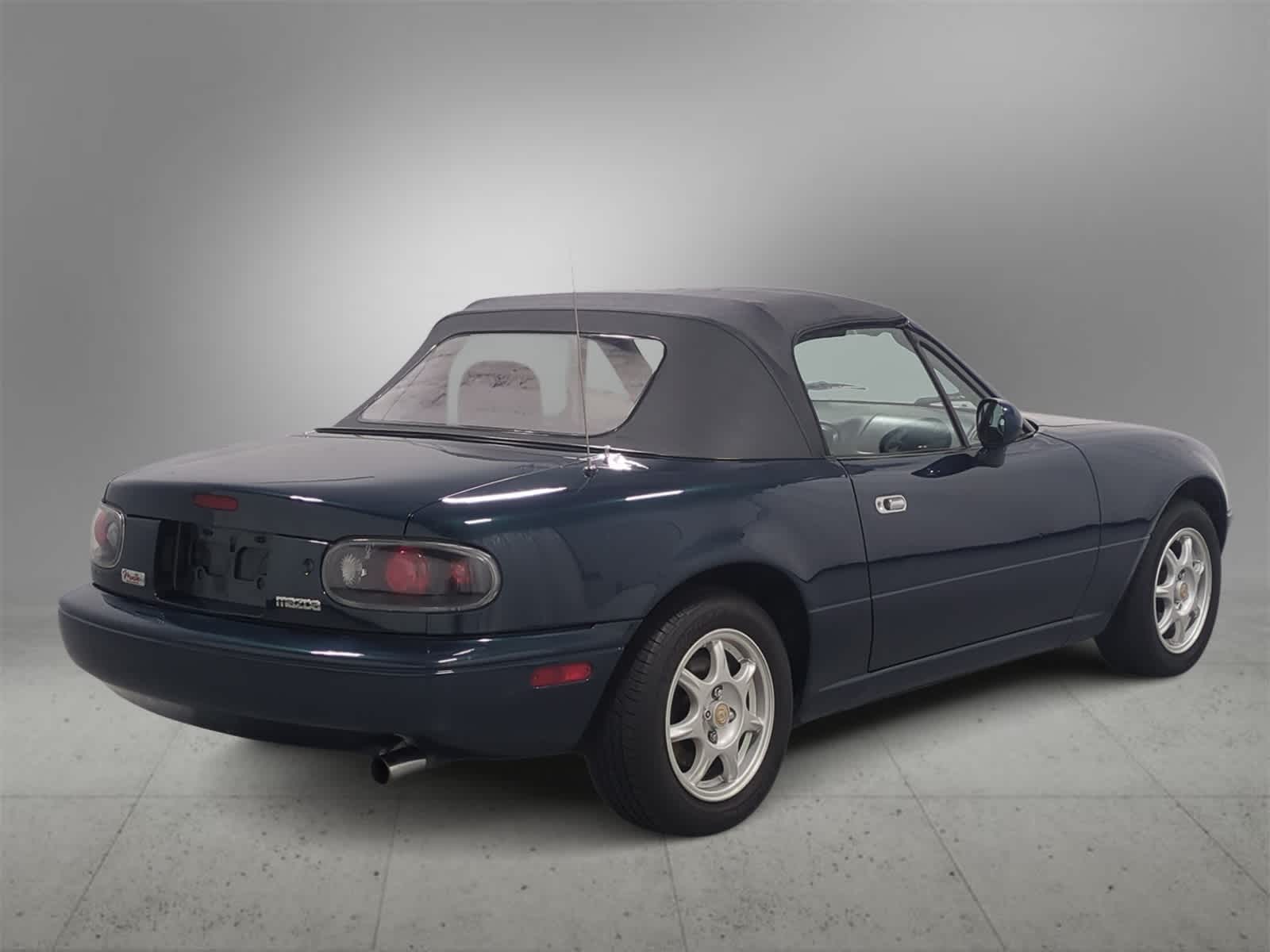 Thumbnail: 1997 Mazda MX-5 Miata - 8