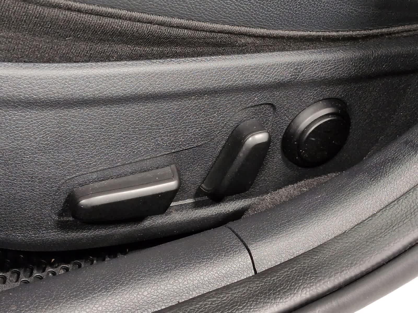 Thumbnail: 2019 Kia Stinger - 18