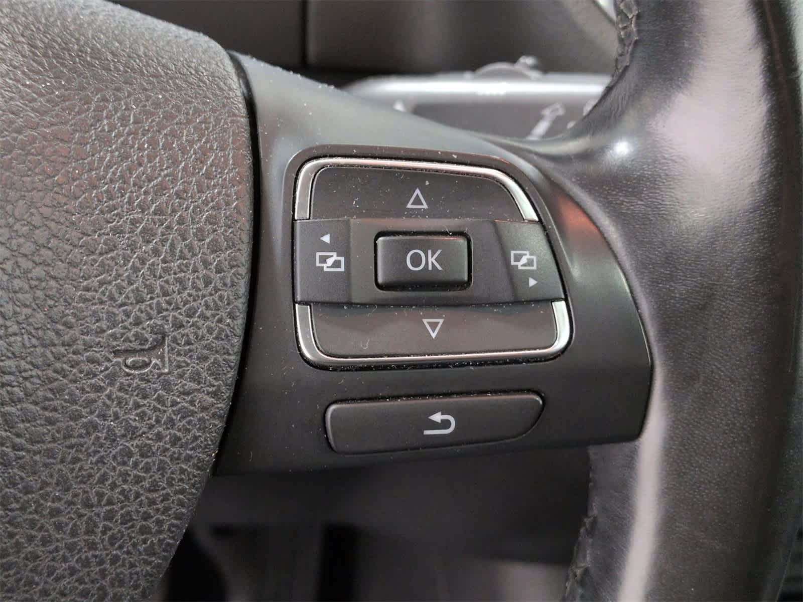 Thumbnail: 2013 Volkswagen Tiguan - 27