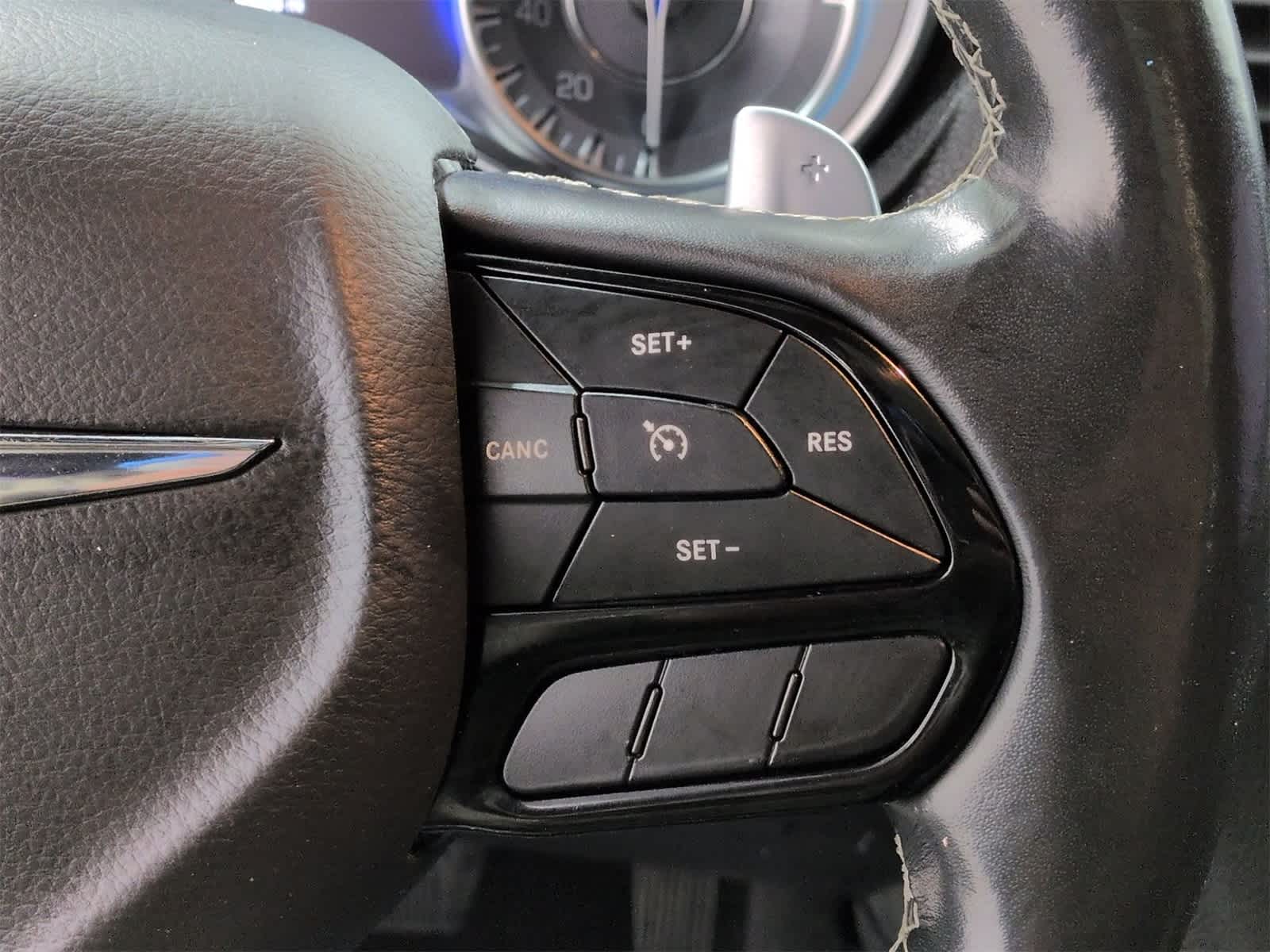 Thumbnail: 2022 Chrysler 300 - 27