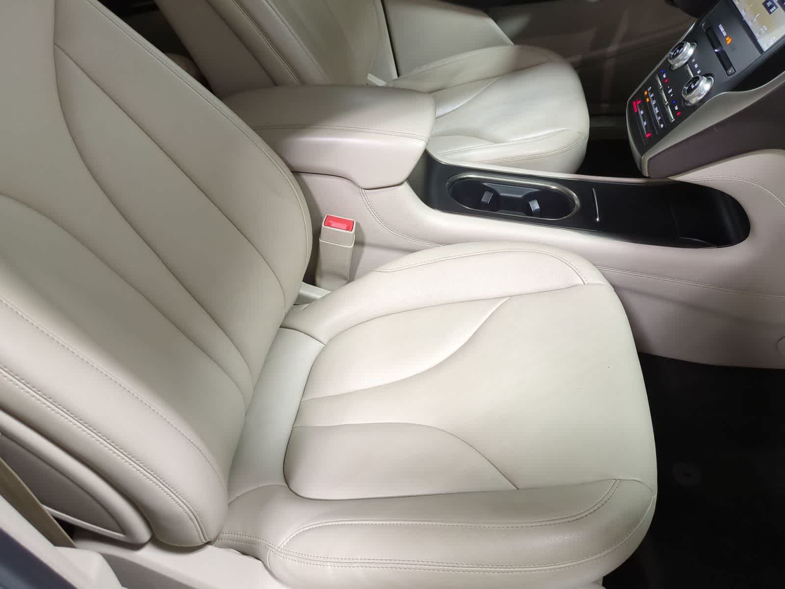 Thumbnail: 2018 Lincoln MKC - 28