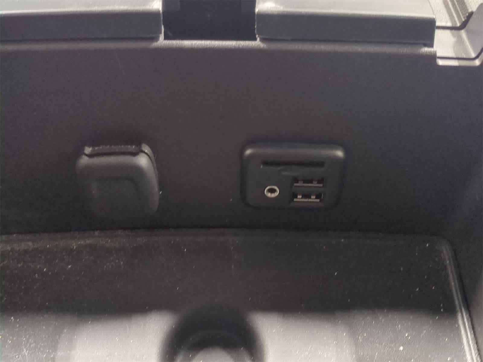 Thumbnail: 2014 Chevrolet Silverado 1500 - 29