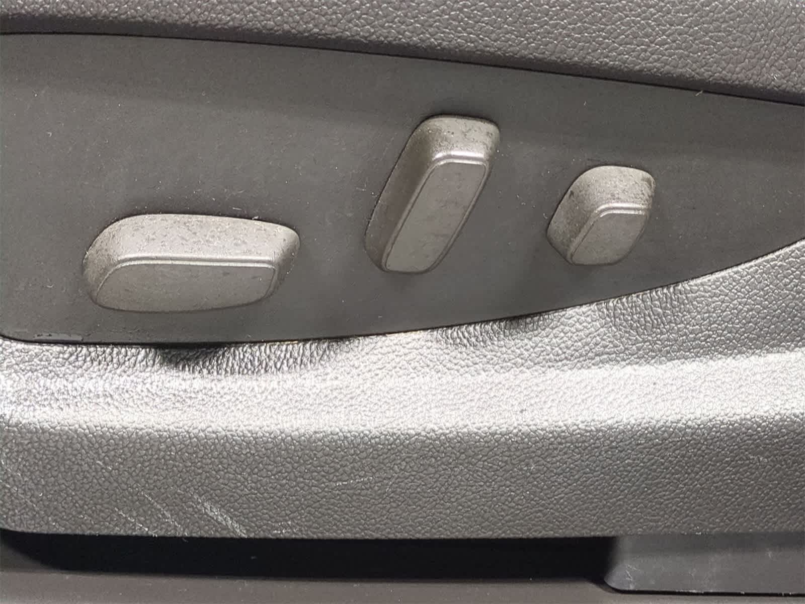 Thumbnail: 2015 GMC Yukon - 17