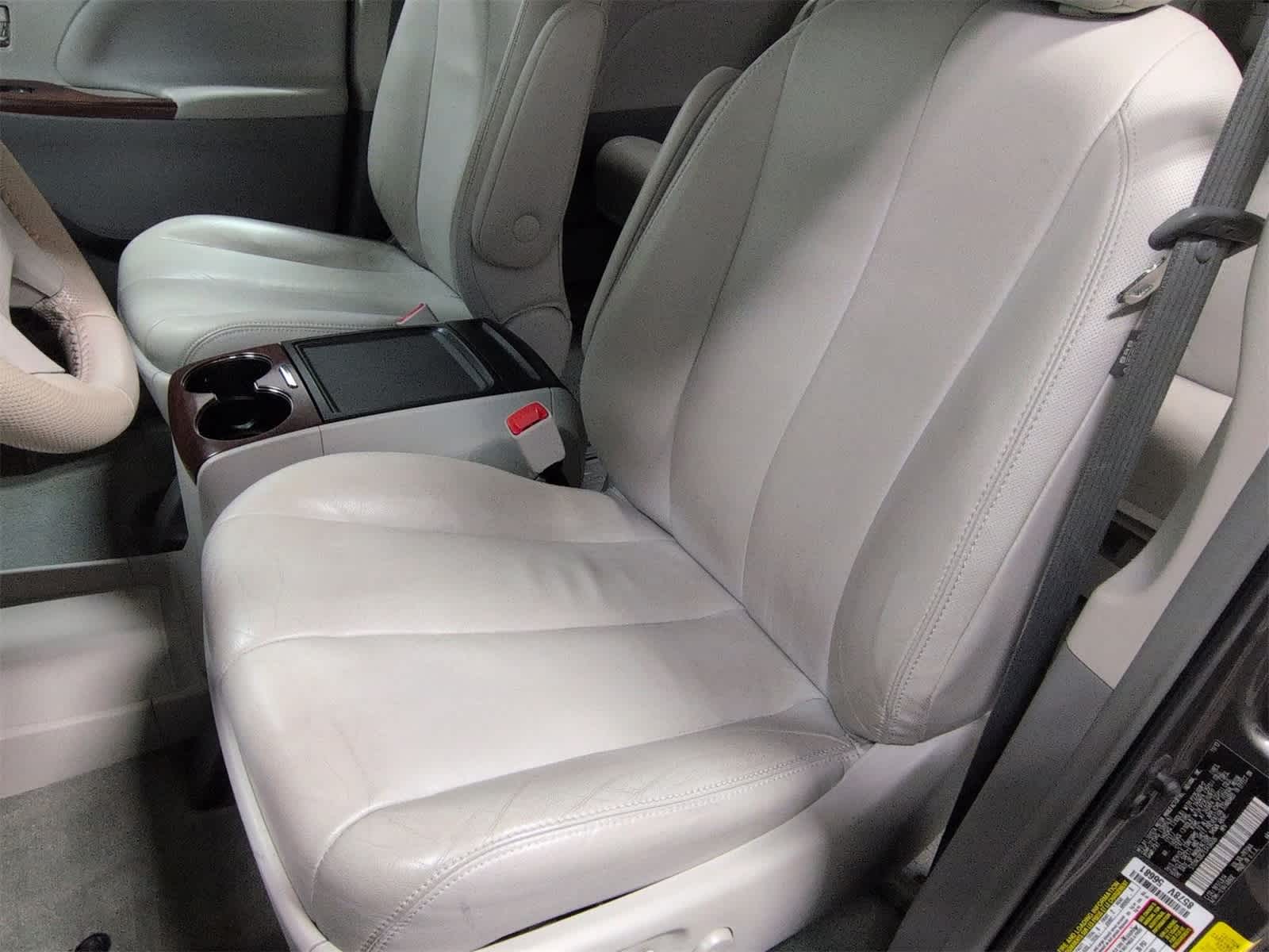 Thumbnail: 2014 Toyota Sienna - 17