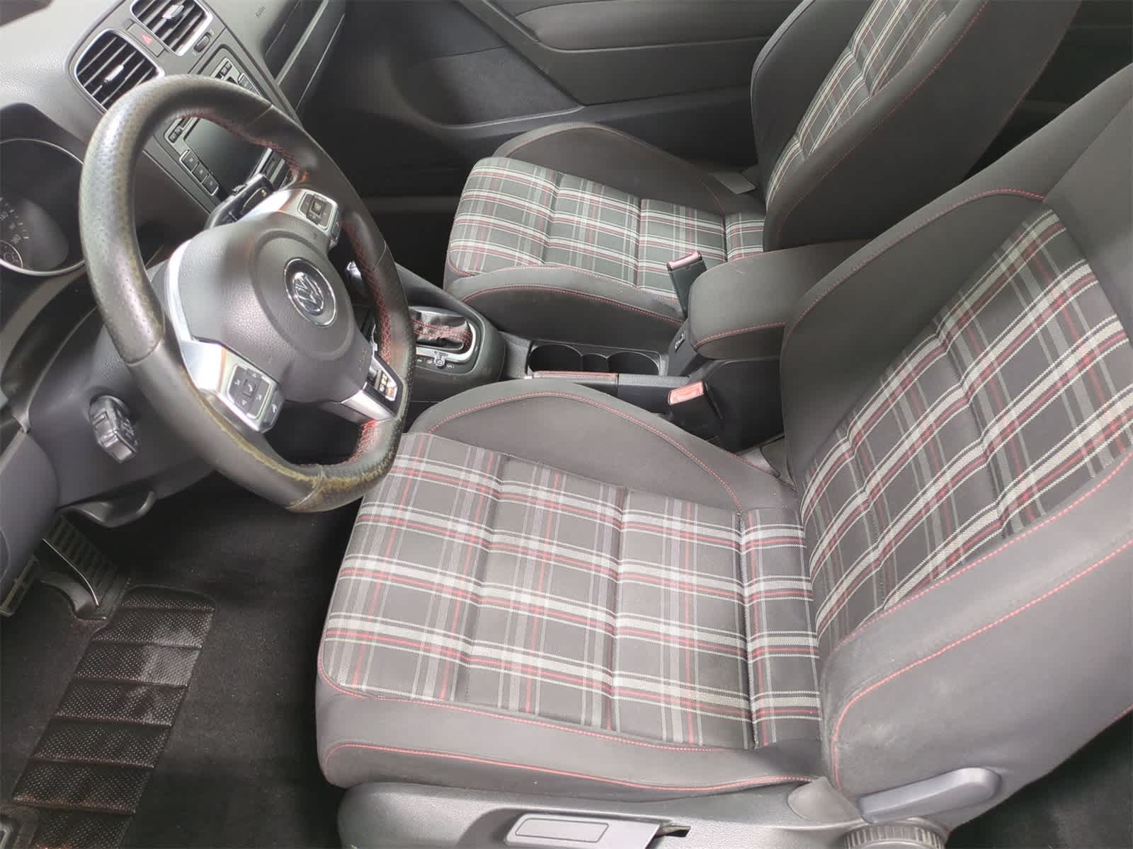 Thumbnail: 2012 Volkswagen Golf - 17