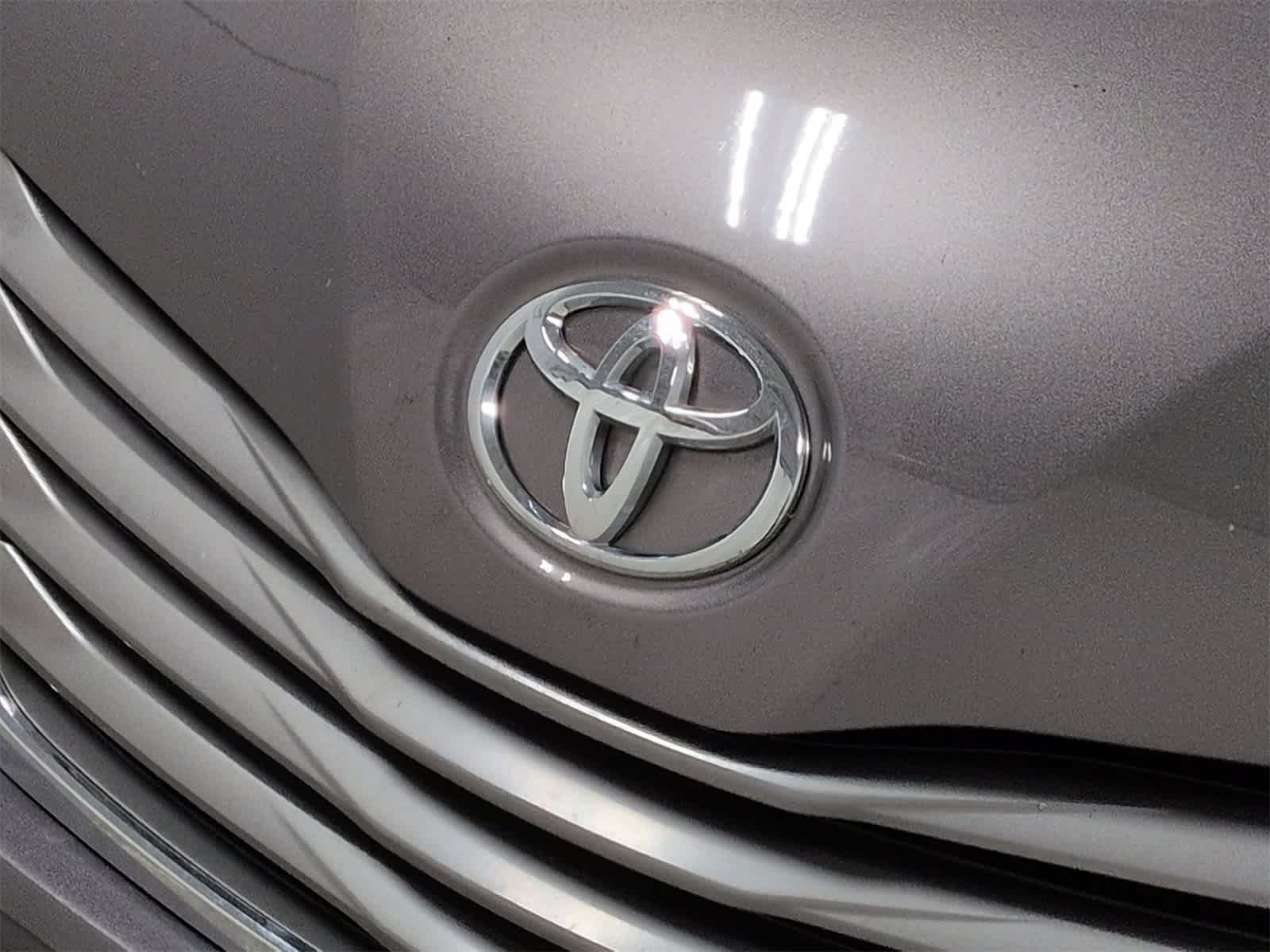 Thumbnail: 2014 Toyota Sienna - 12