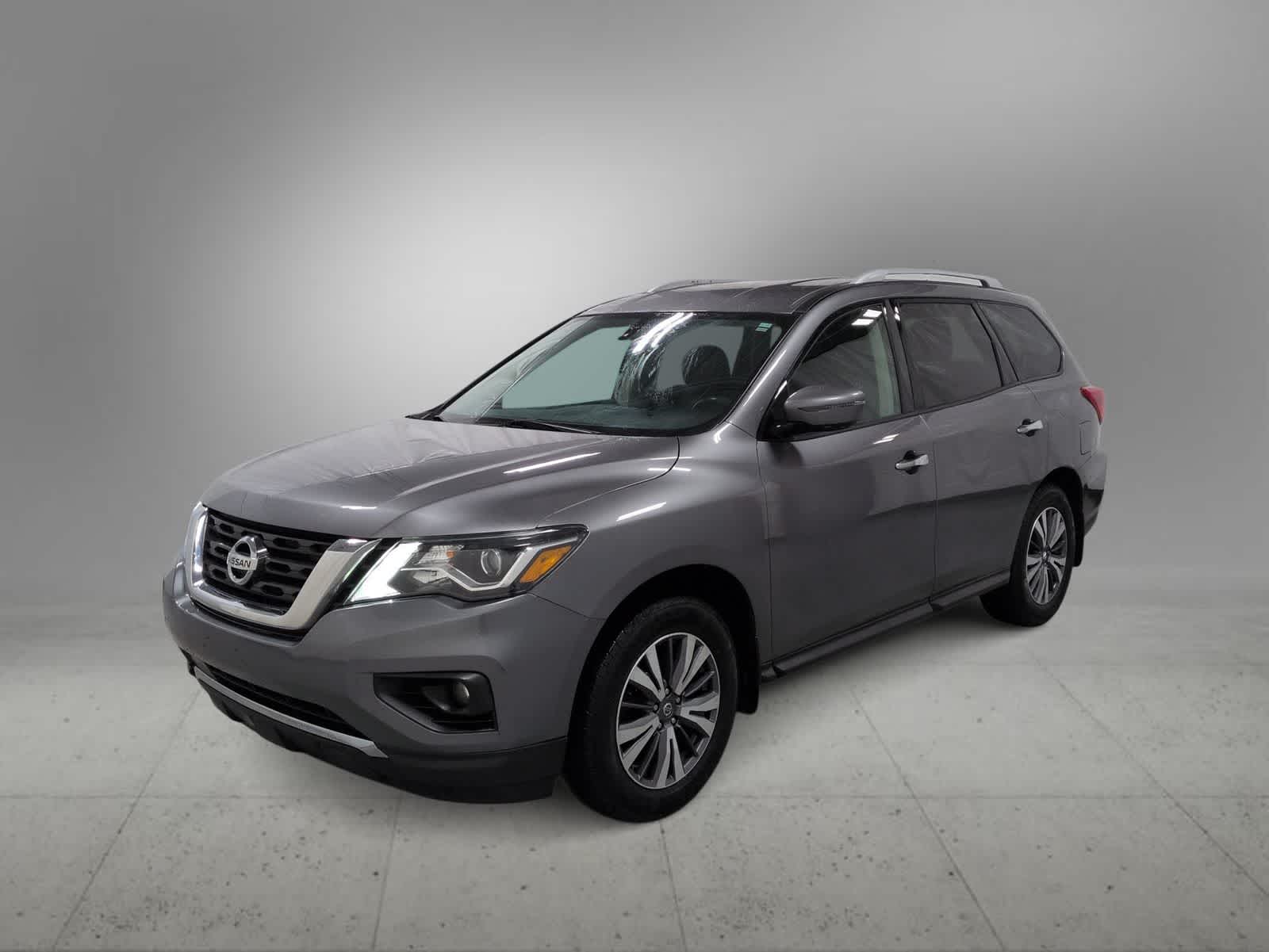 Thumbnail: 2017 Nissan Pathfinder - 4