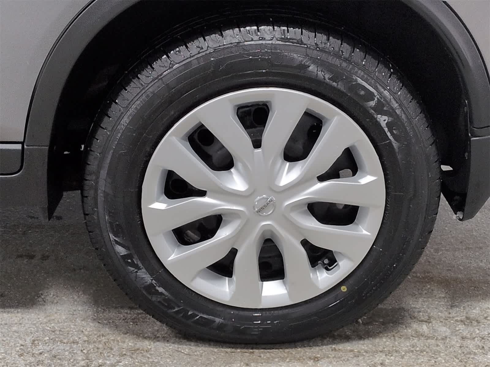 Thumbnail: 2018 Nissan Rogue - 14