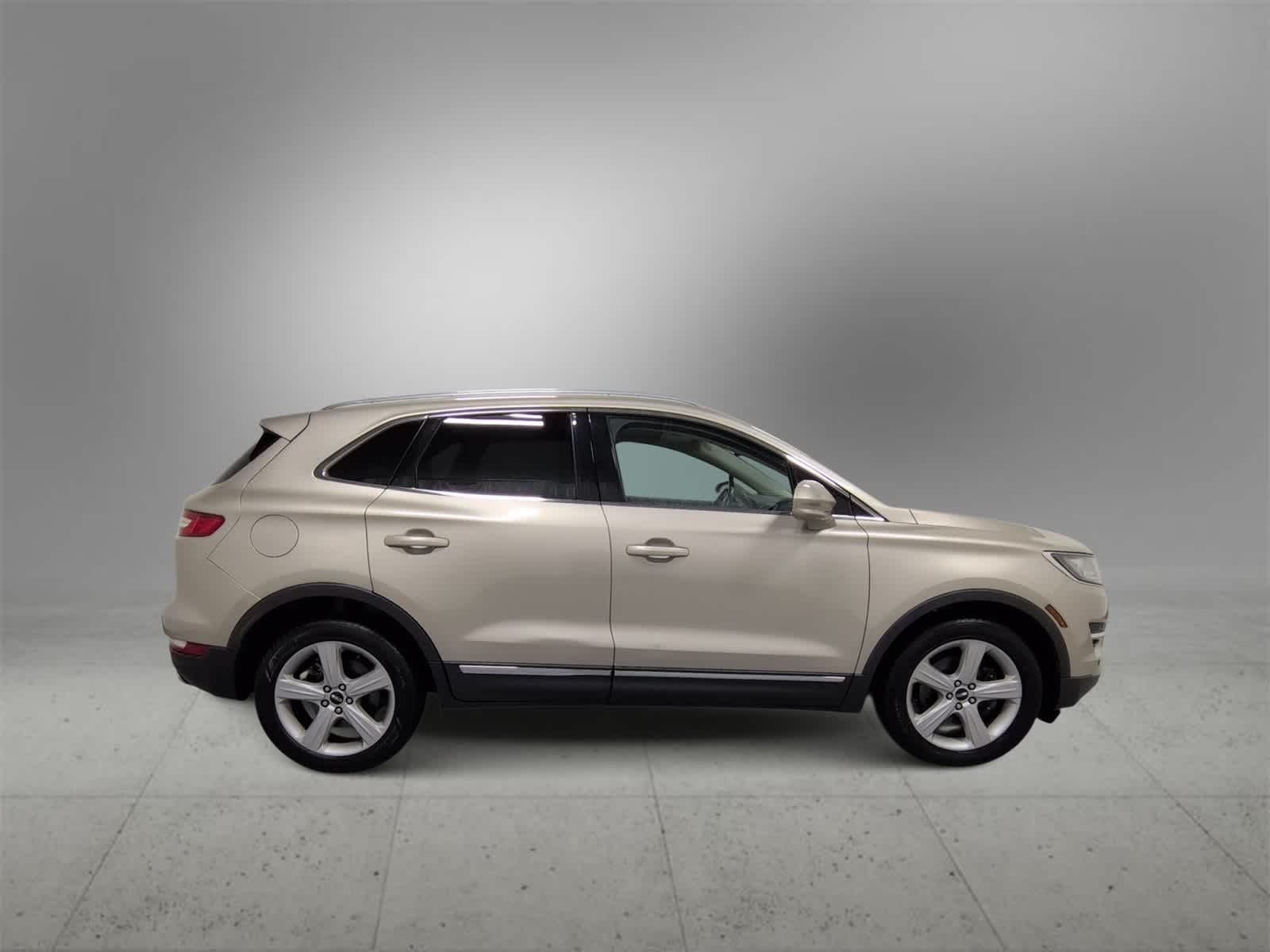 Thumbnail: 2017 Lincoln MKC - 9