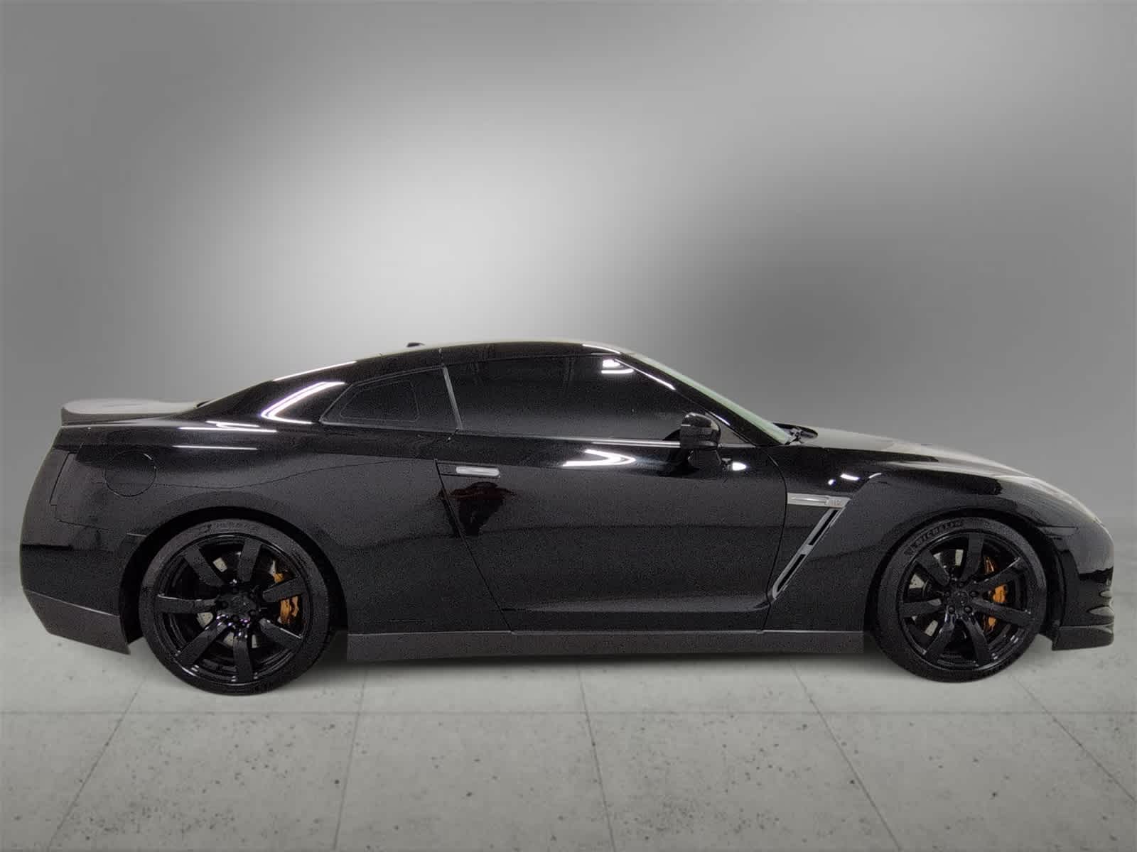 Thumbnail: 2010 Nissan GT-R - 9
