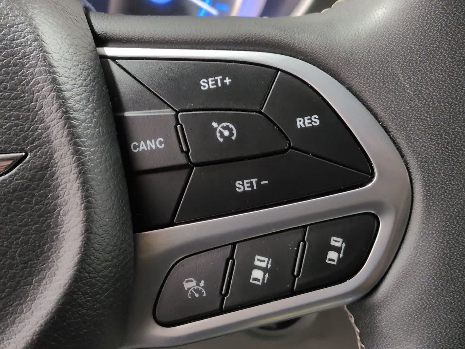Thumbnail: 2022 Chrysler Pacifica - 25