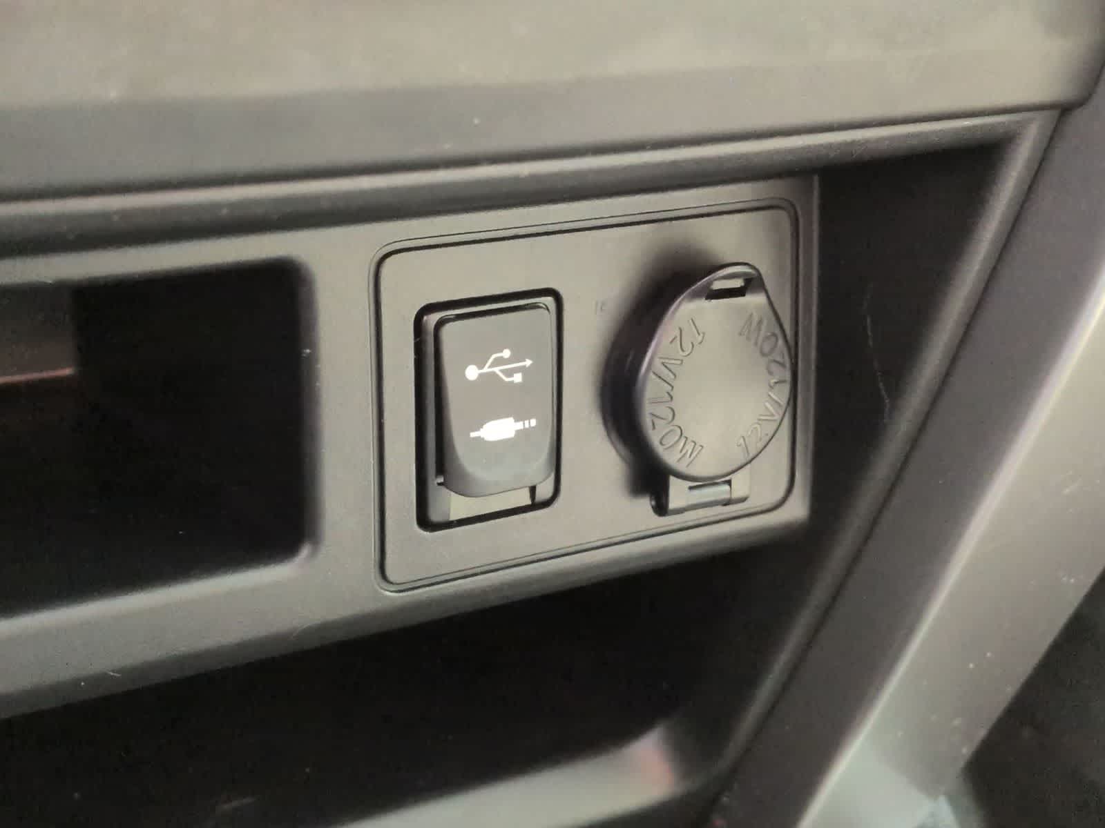 Thumbnail: 2015 Toyota 4Runner - 31