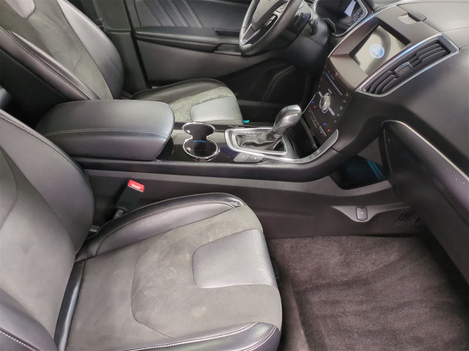 Thumbnail: 2017 Ford Edge - 24